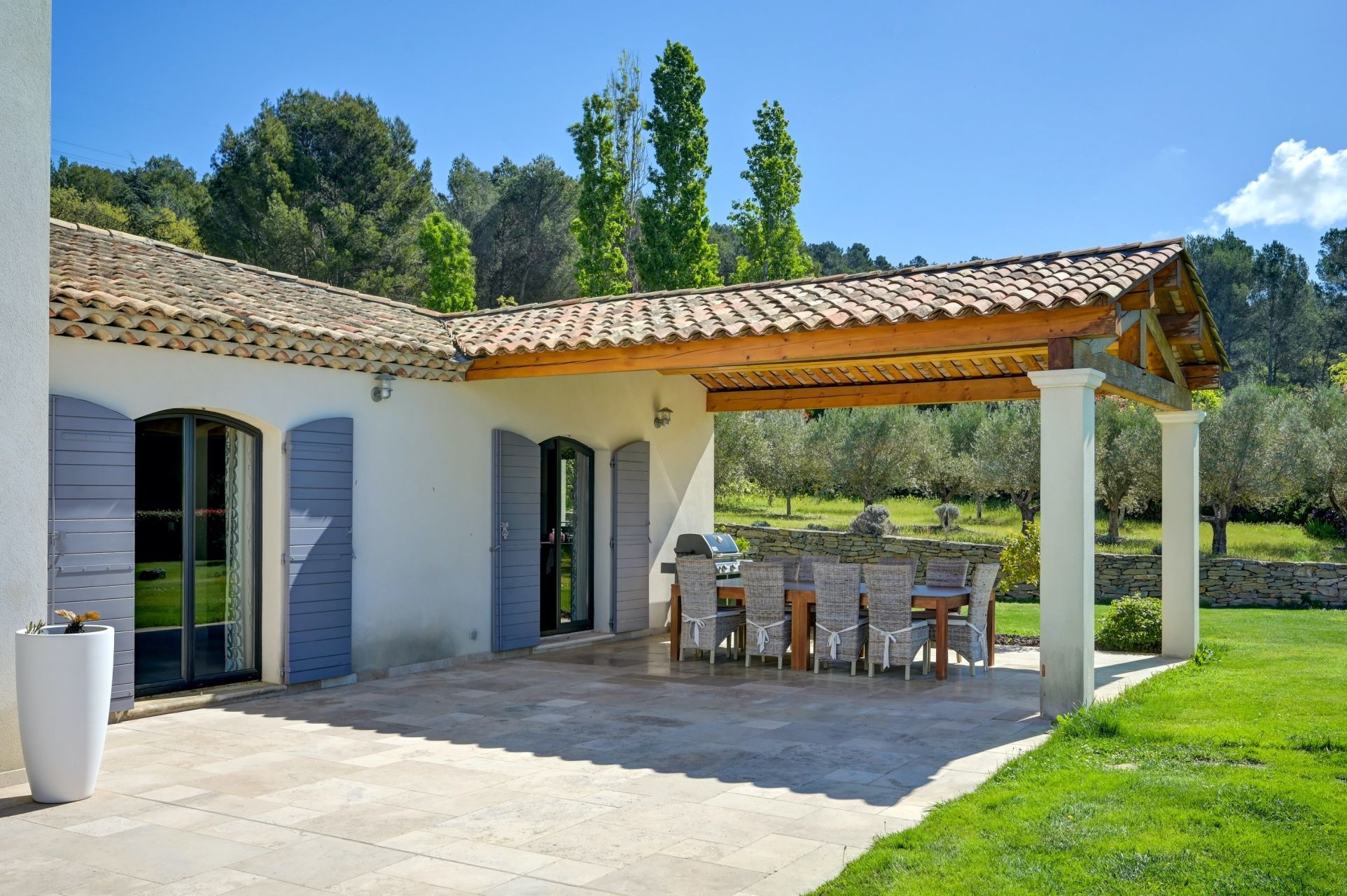 luxury villa 6 Rooms for sale on AIX EN PROVENCE (13100)