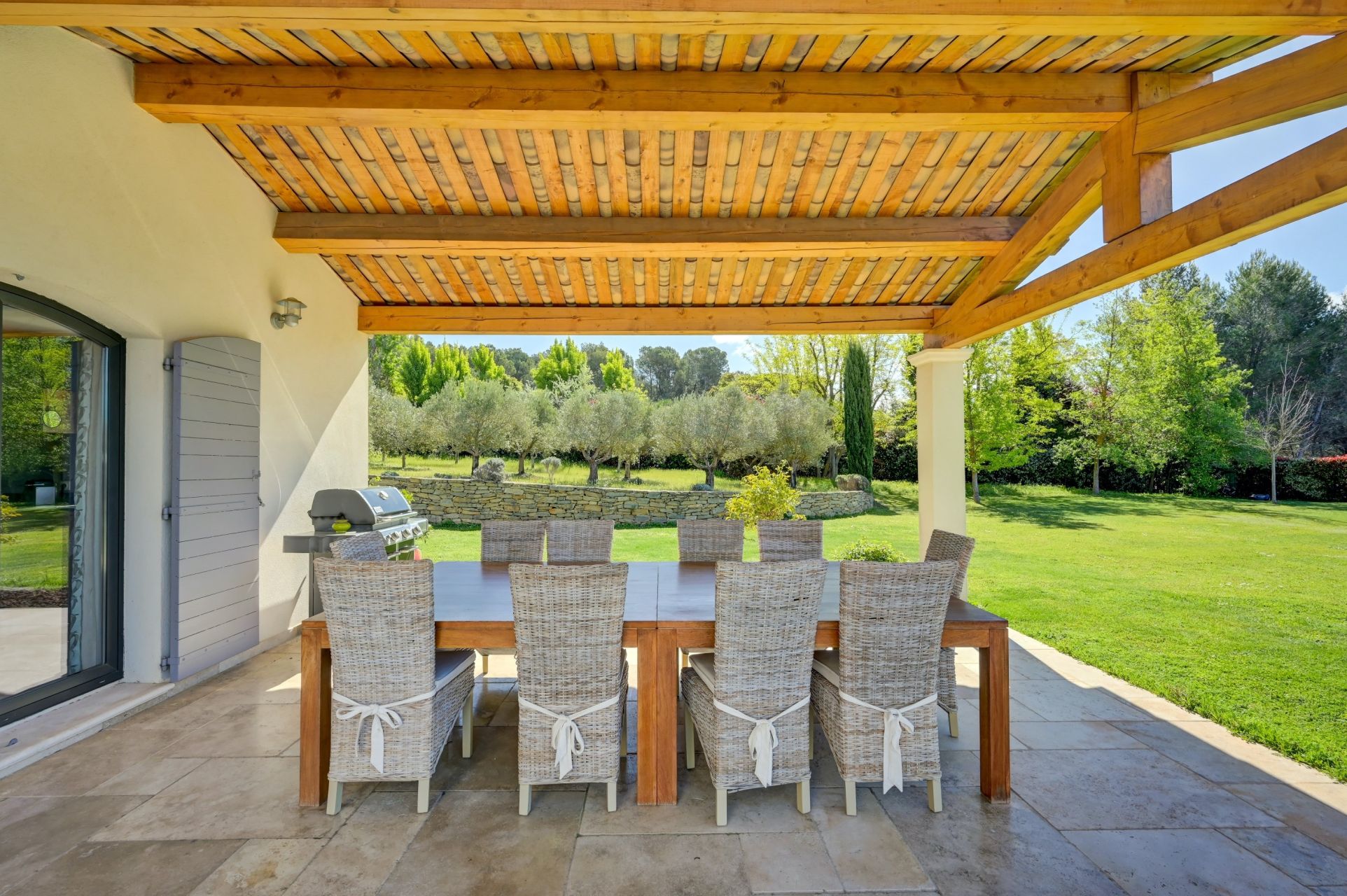 luxury villa 6 Rooms for sale on AIX EN PROVENCE (13100)