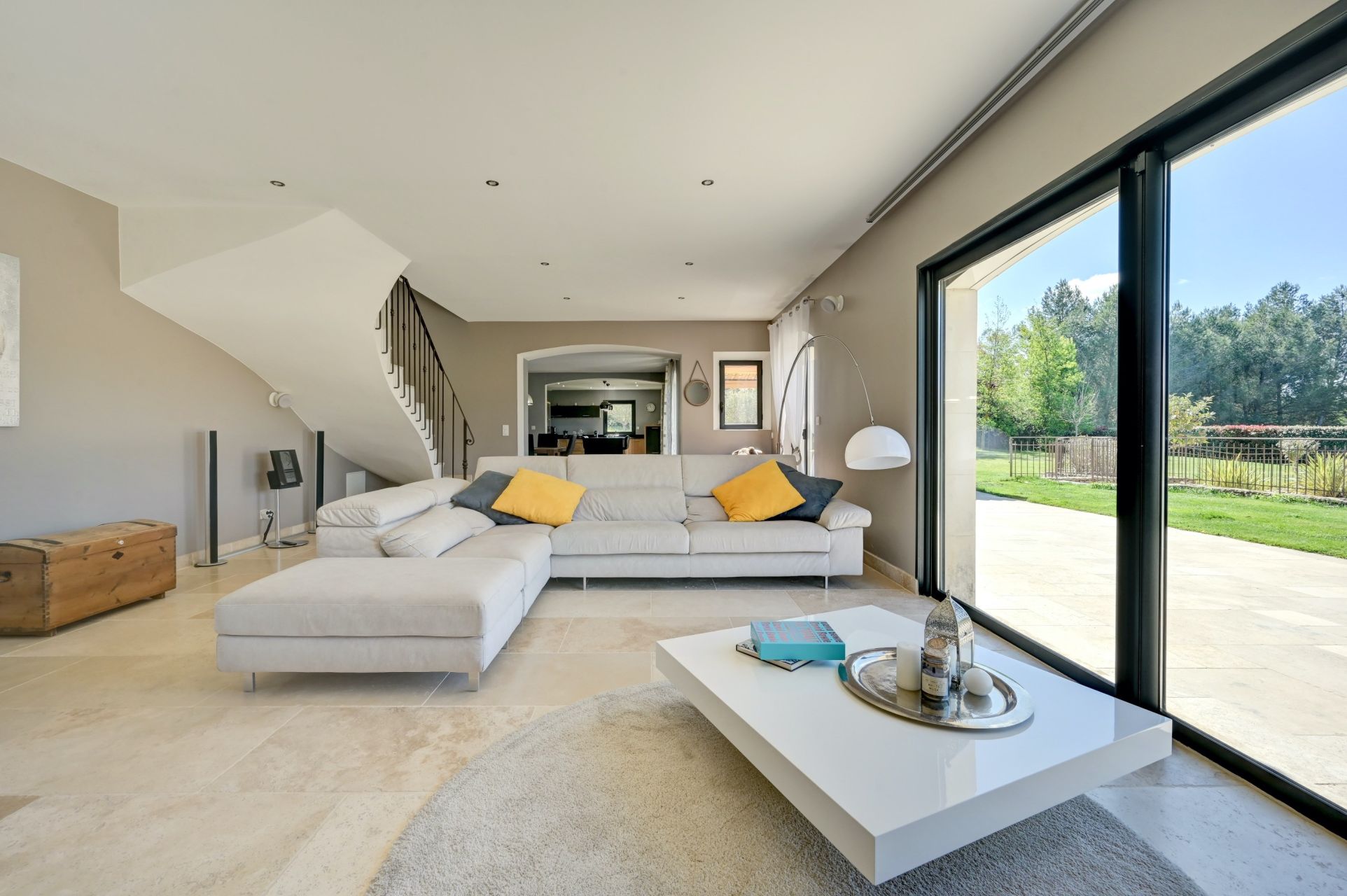 luxury villa 6 Rooms for sale on AIX EN PROVENCE (13100)
