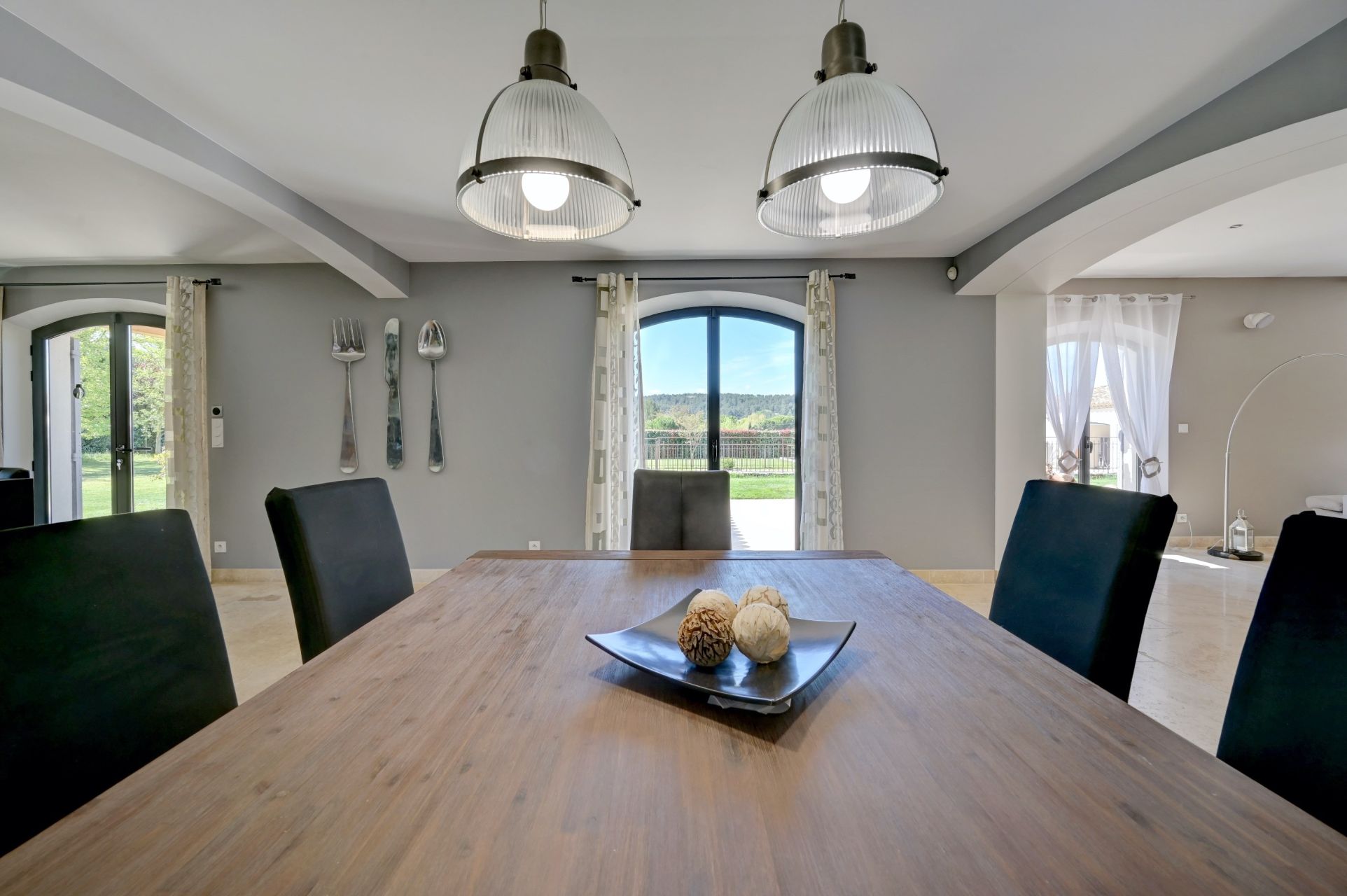 luxury villa 6 Rooms for sale on AIX EN PROVENCE (13100)