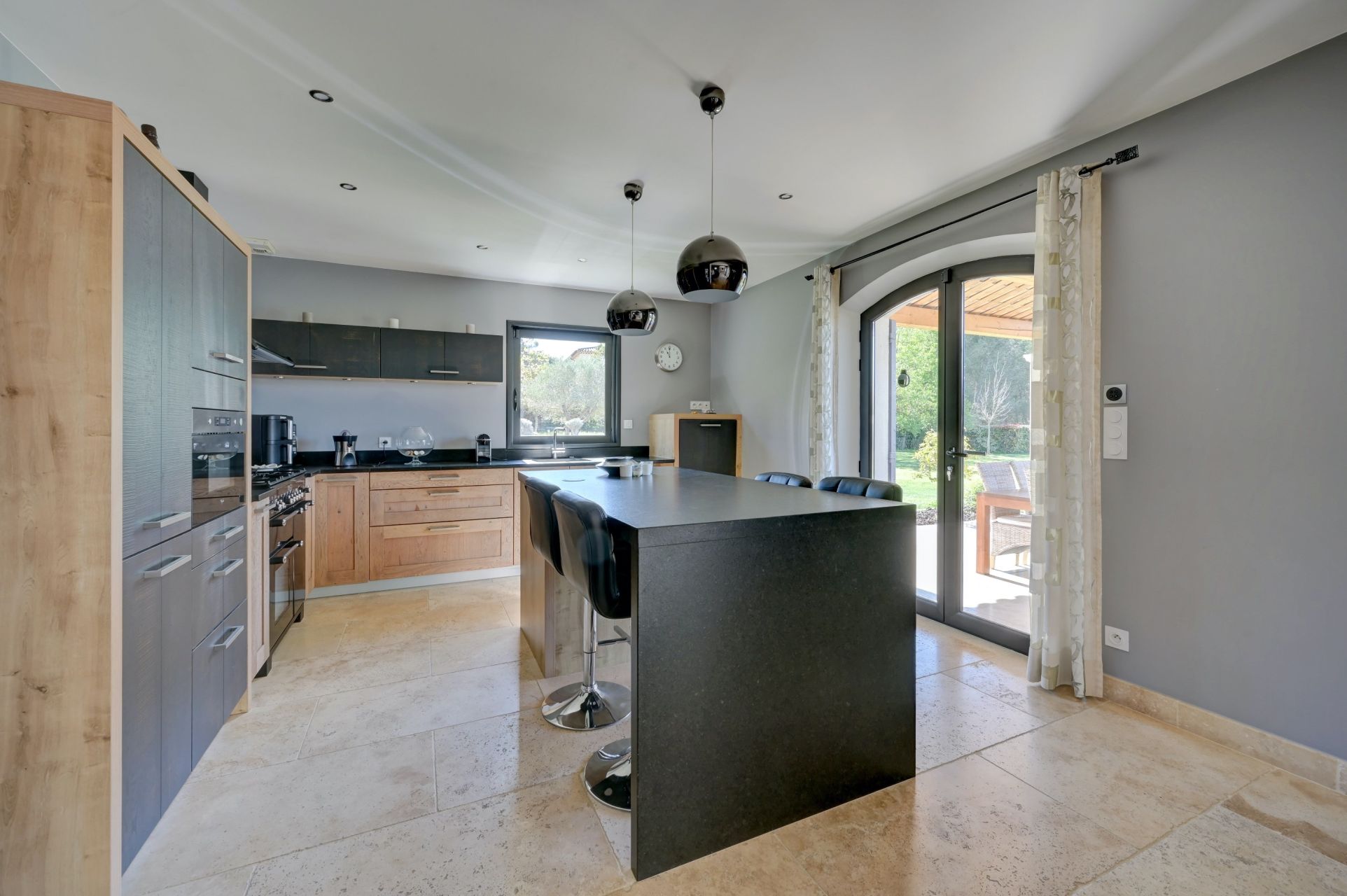 luxury villa 6 Rooms for sale on AIX EN PROVENCE (13100)