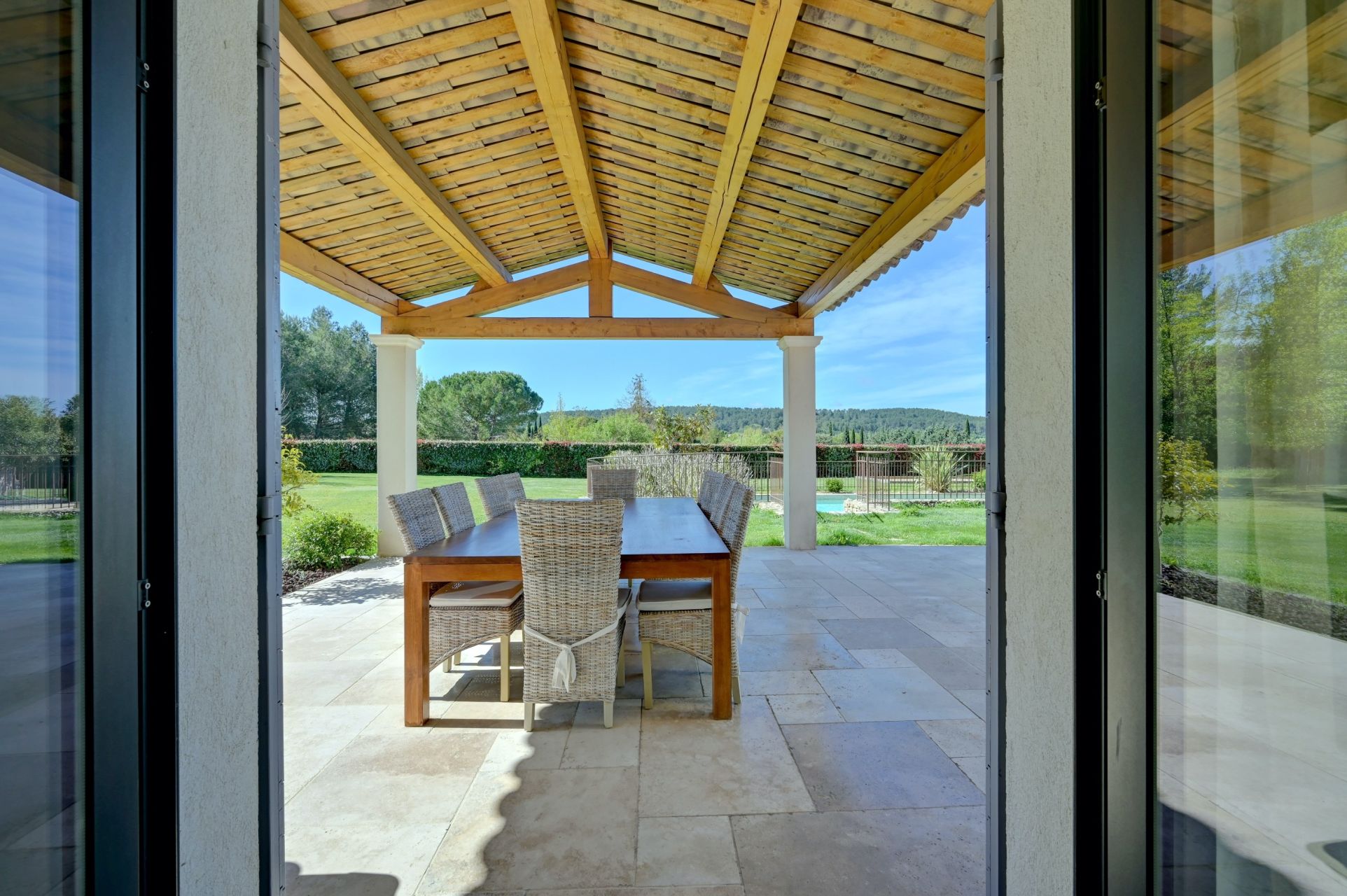 luxury villa 6 Rooms for sale on AIX EN PROVENCE (13100)