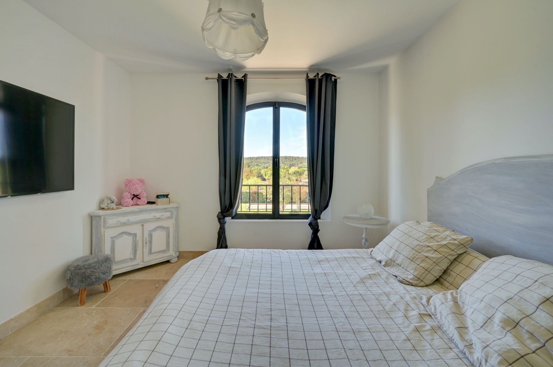 luxury villa 6 Rooms for sale on AIX EN PROVENCE (13100)
