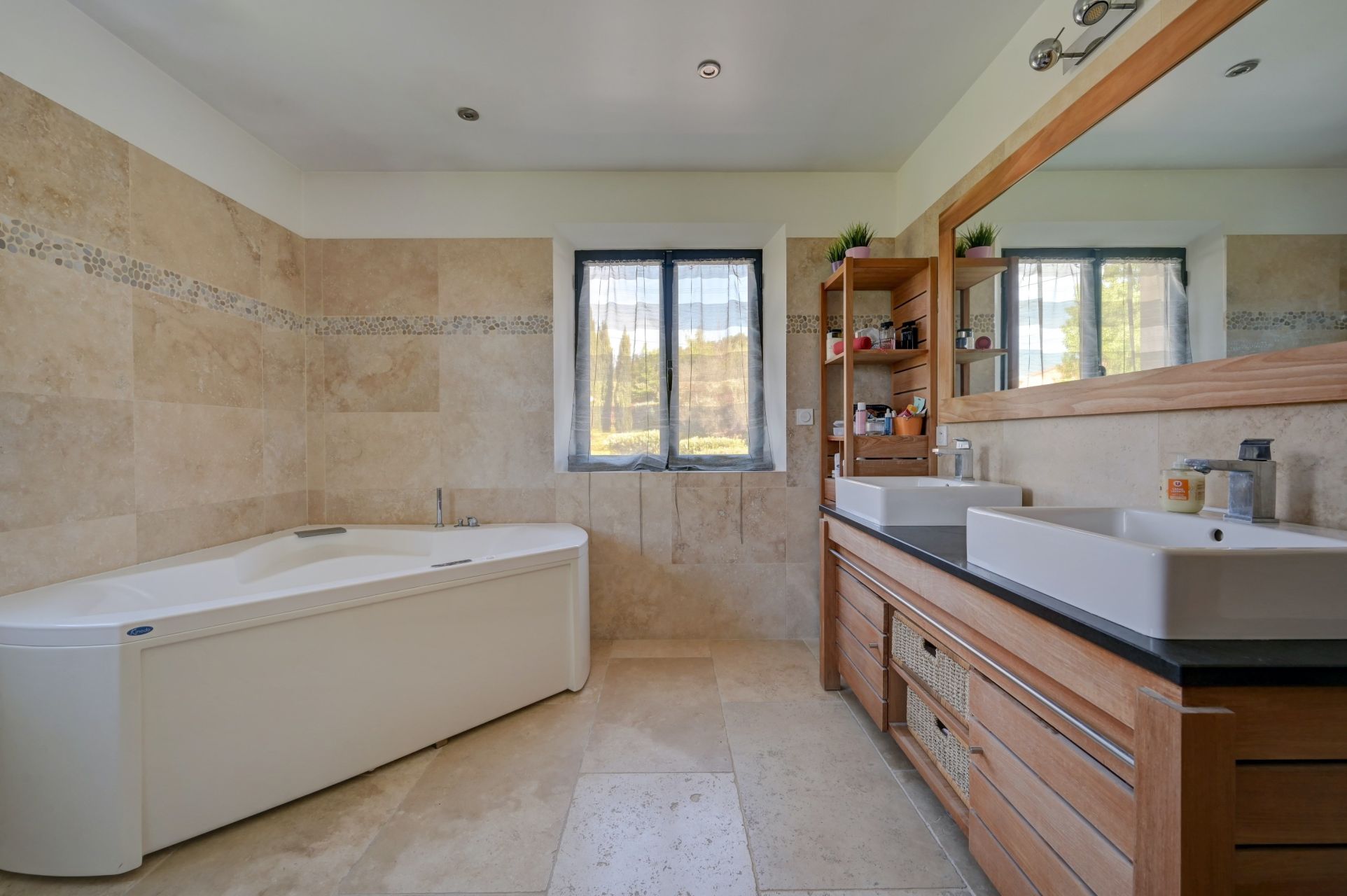 luxury villa 6 Rooms for sale on AIX EN PROVENCE (13100)