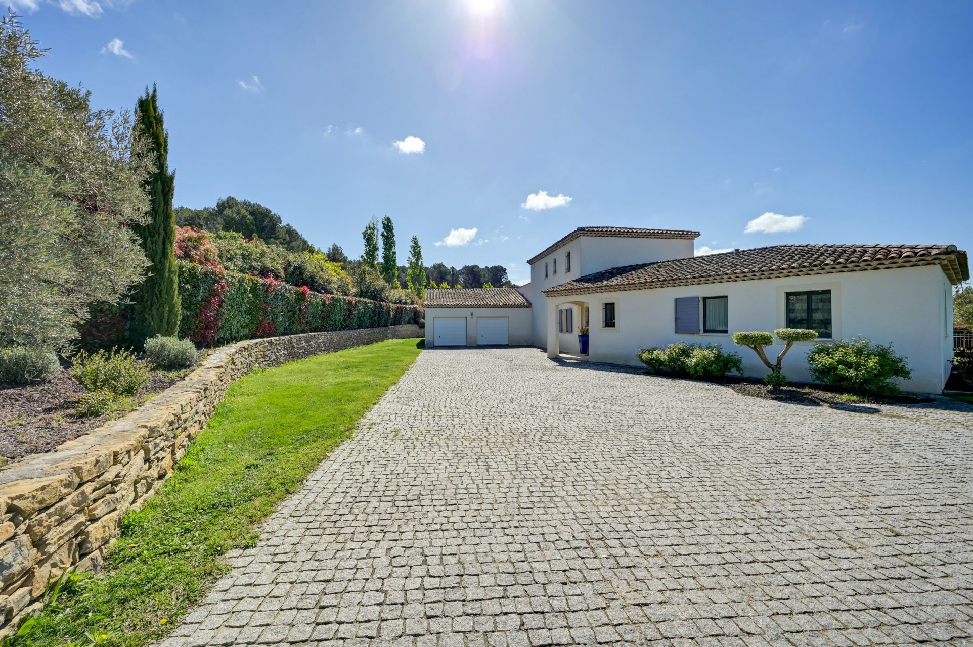 luxury villa 6 Rooms for sale on AIX EN PROVENCE (13100)