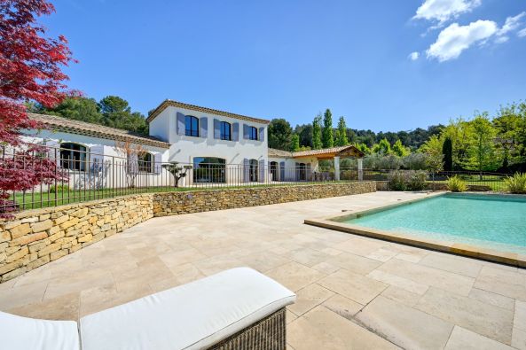 Sale Luxury villa Aix-en-Provence 6&nbsp;Rooms 240&nbsp;m²