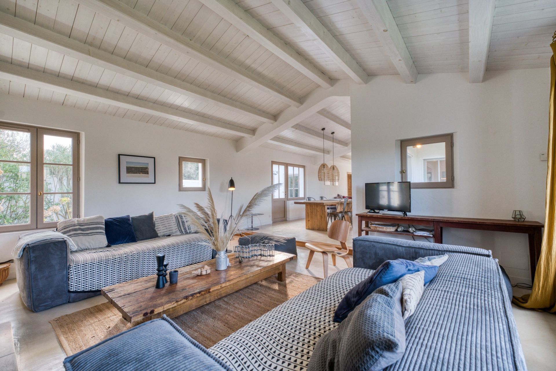 luxury house 7 Rooms for sale on LES PORTES EN RE (17880)