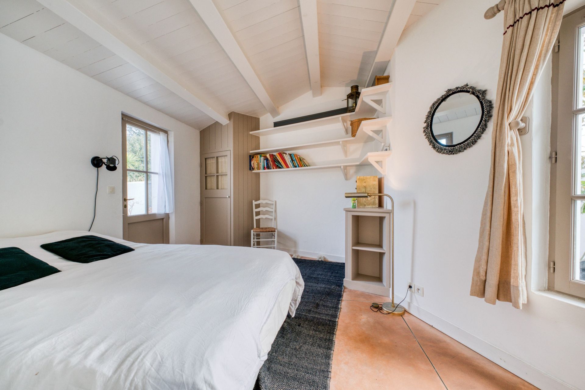 luxury house 7 Rooms for sale on LES PORTES EN RE (17880)