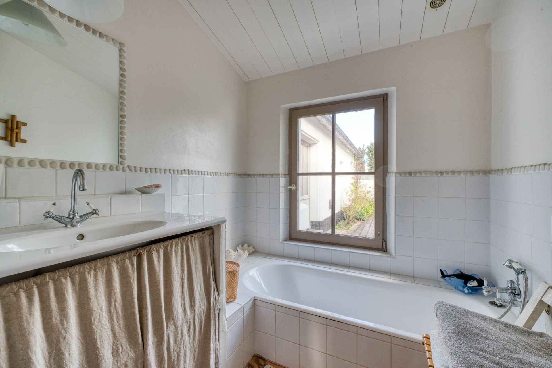 luxury house 7 Rooms for sale on LES PORTES EN RE (17880)