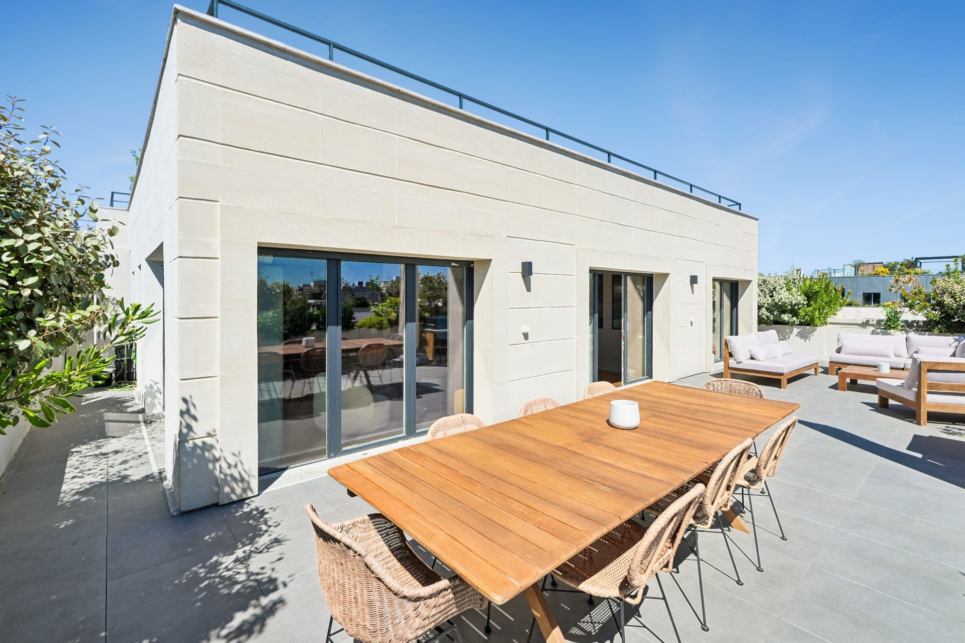 luxury apartment 5 Rooms for sale on ST OUEN (93400)