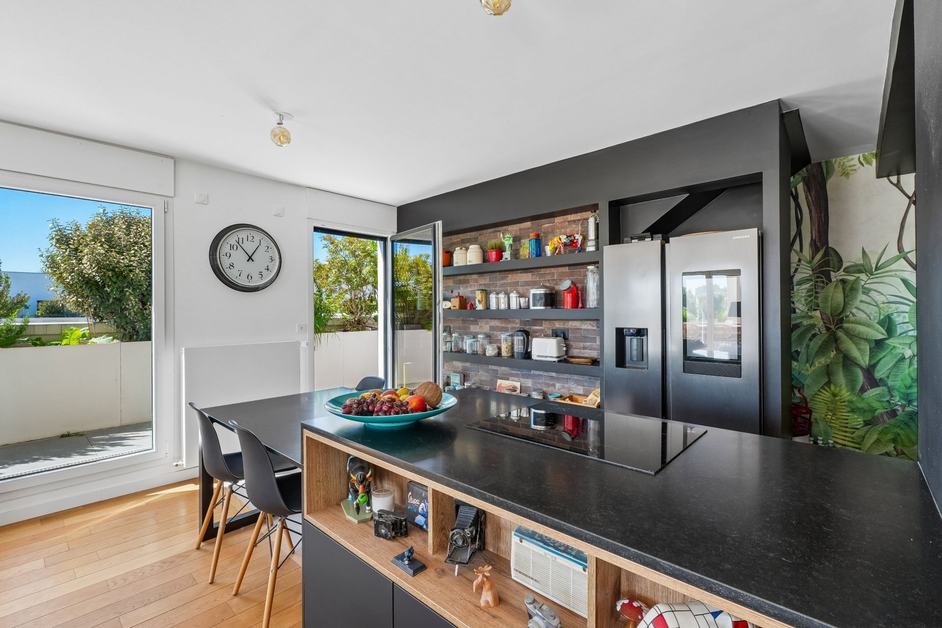 luxury apartment 5 Rooms for sale on ST OUEN (93400)