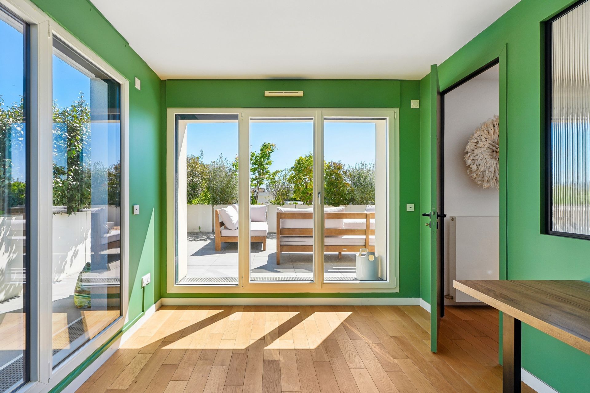 luxury apartment 5 Rooms for sale on ST OUEN (93400)