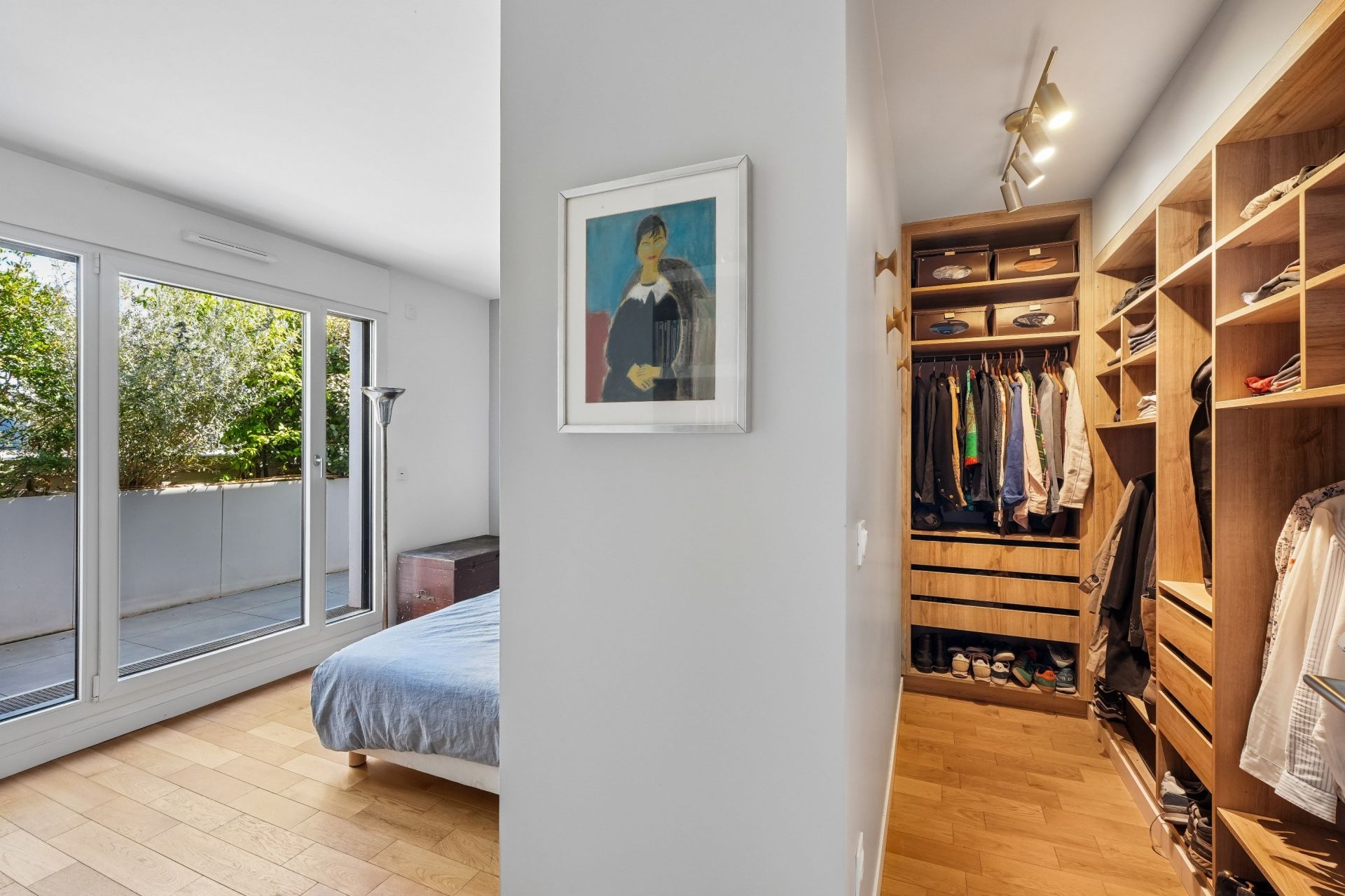 luxury apartment 5 Rooms for sale on ST OUEN (93400)