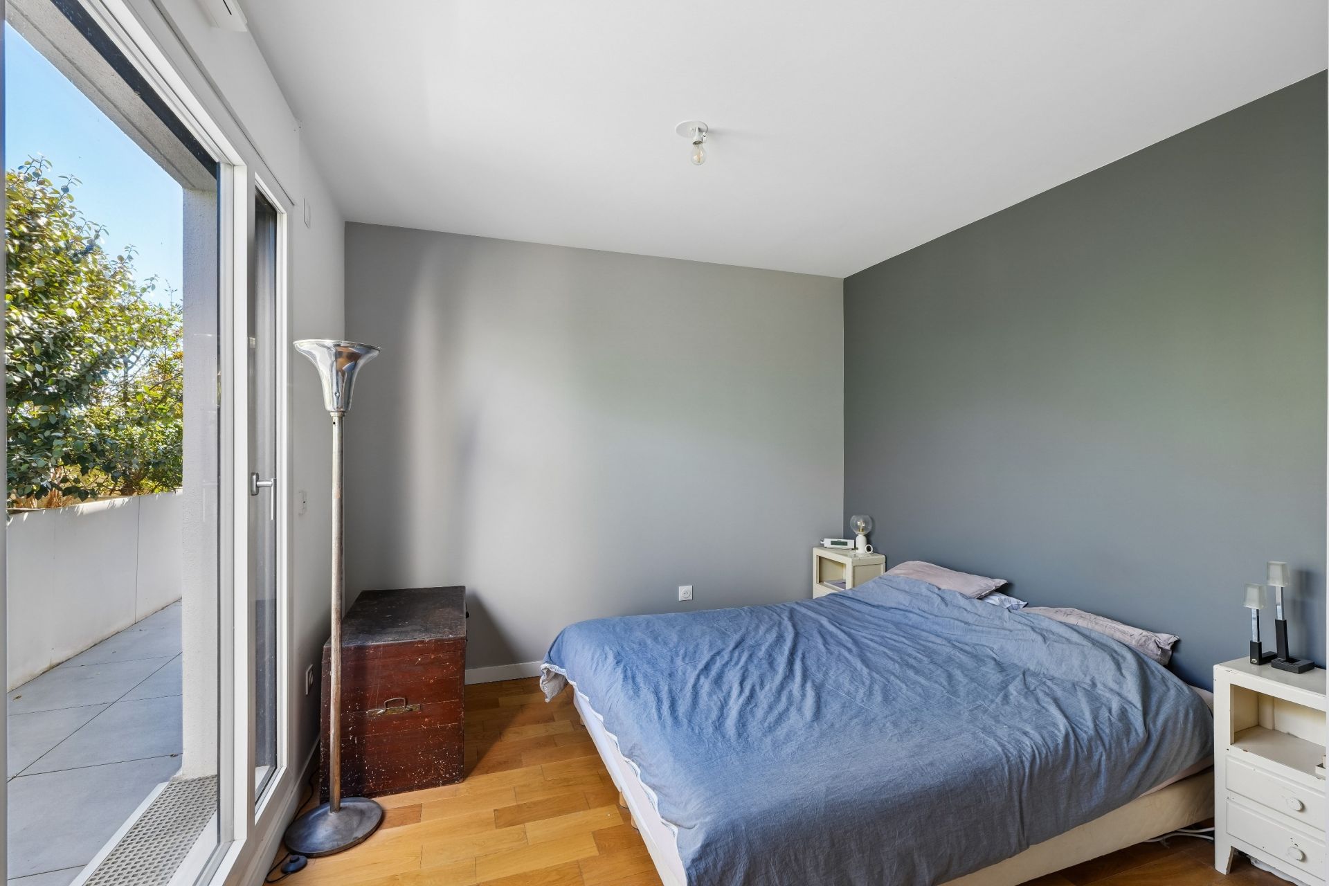 luxury apartment 5 Rooms for sale on ST OUEN (93400)