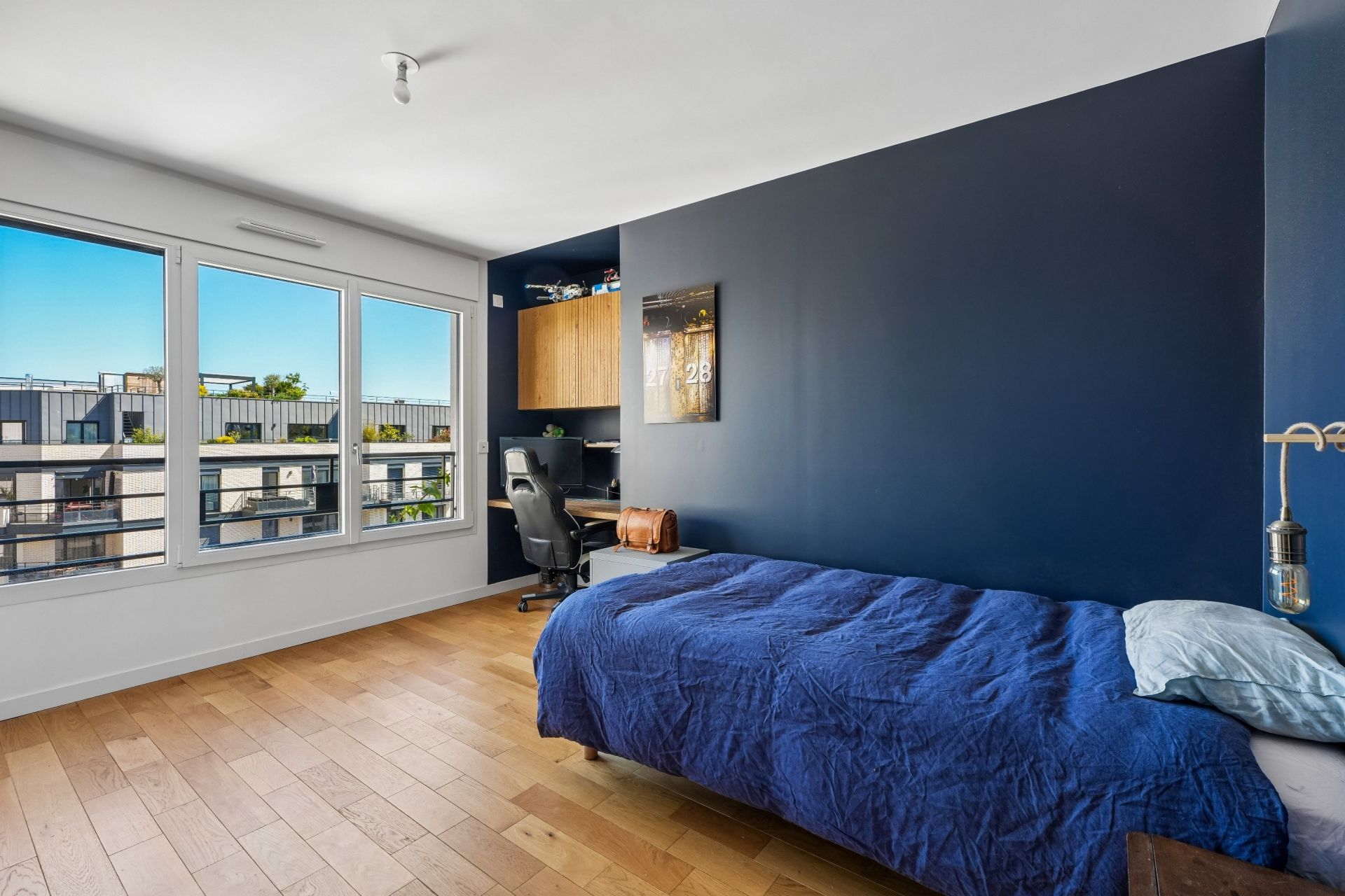luxury apartment 5 Rooms for sale on ST OUEN (93400)