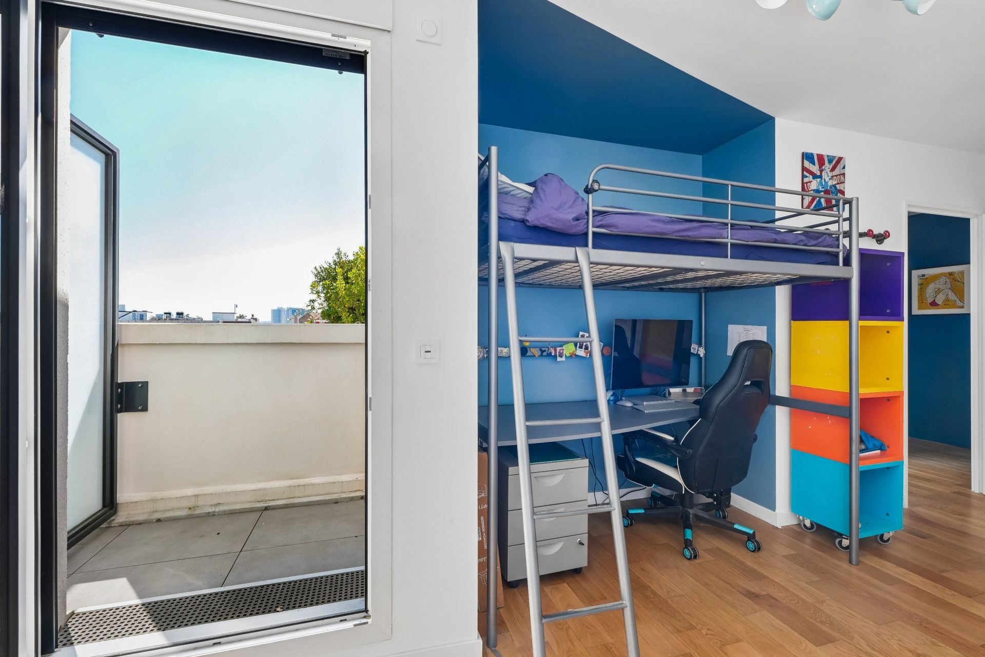 luxury apartment 5 Rooms for sale on ST OUEN (93400)