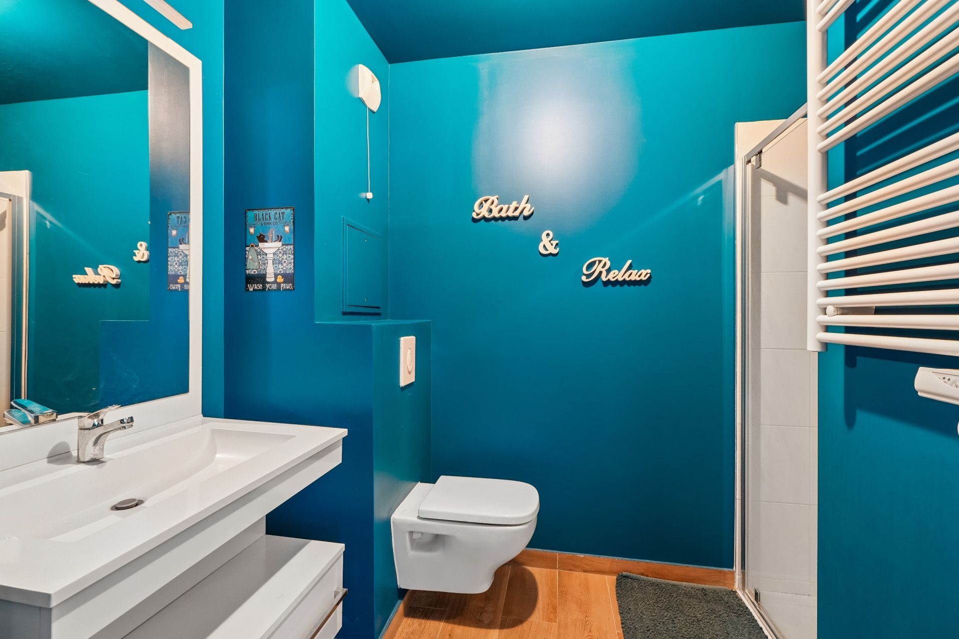 luxury apartment 5 Rooms for sale on ST OUEN (93400)