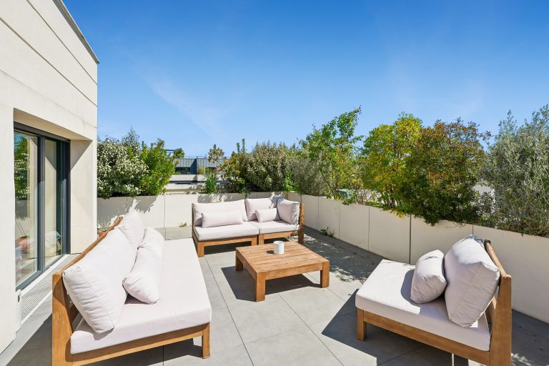 luxury apartment 5 Rooms for sale on ST OUEN (93400)
