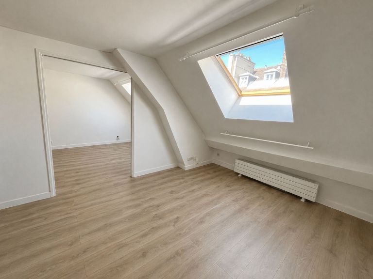 luxury apartment 2 Rooms for rent on PARIS (75007)