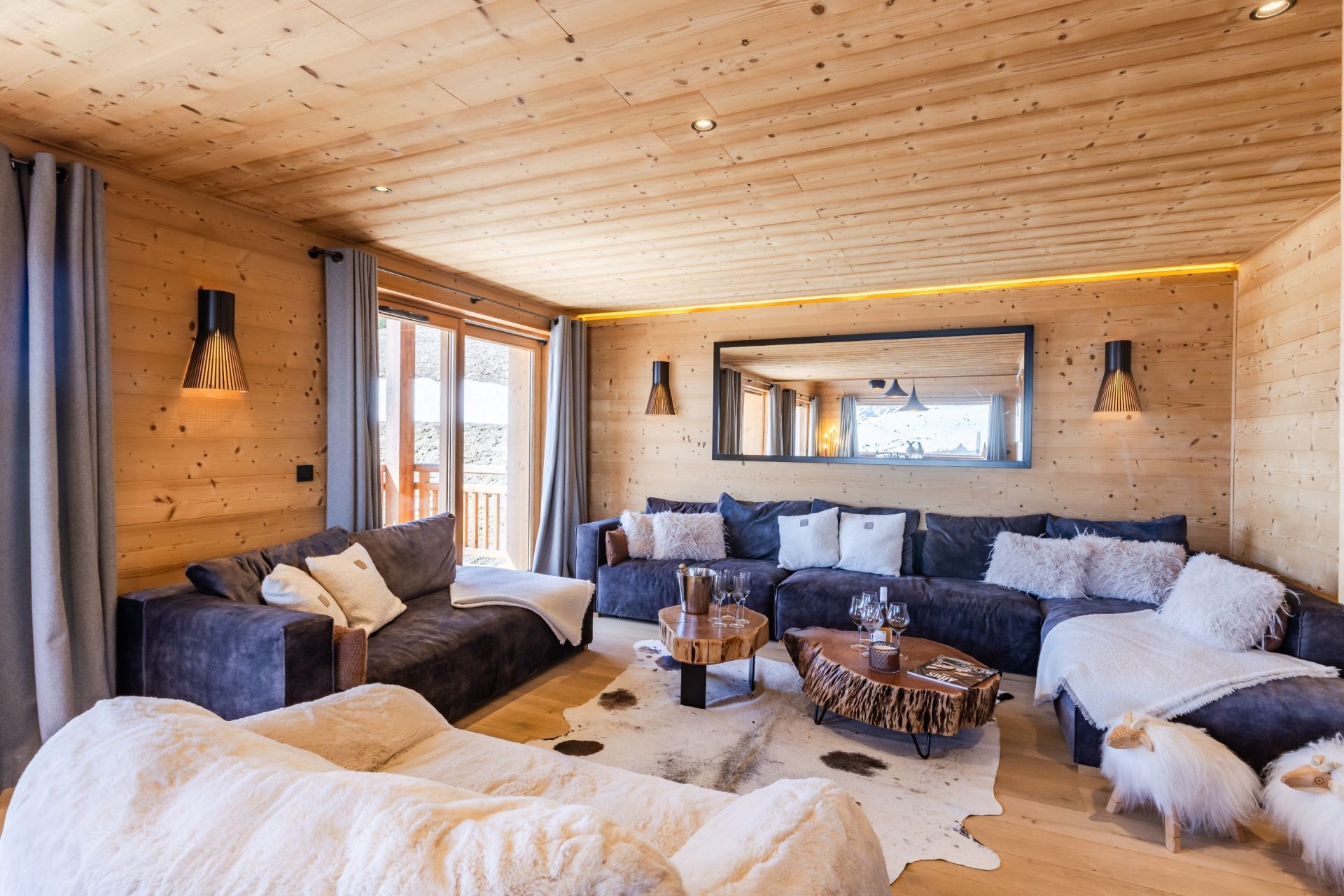 luxury chalet 9 Rooms for sale on L ALPE D HUEZ (38750)