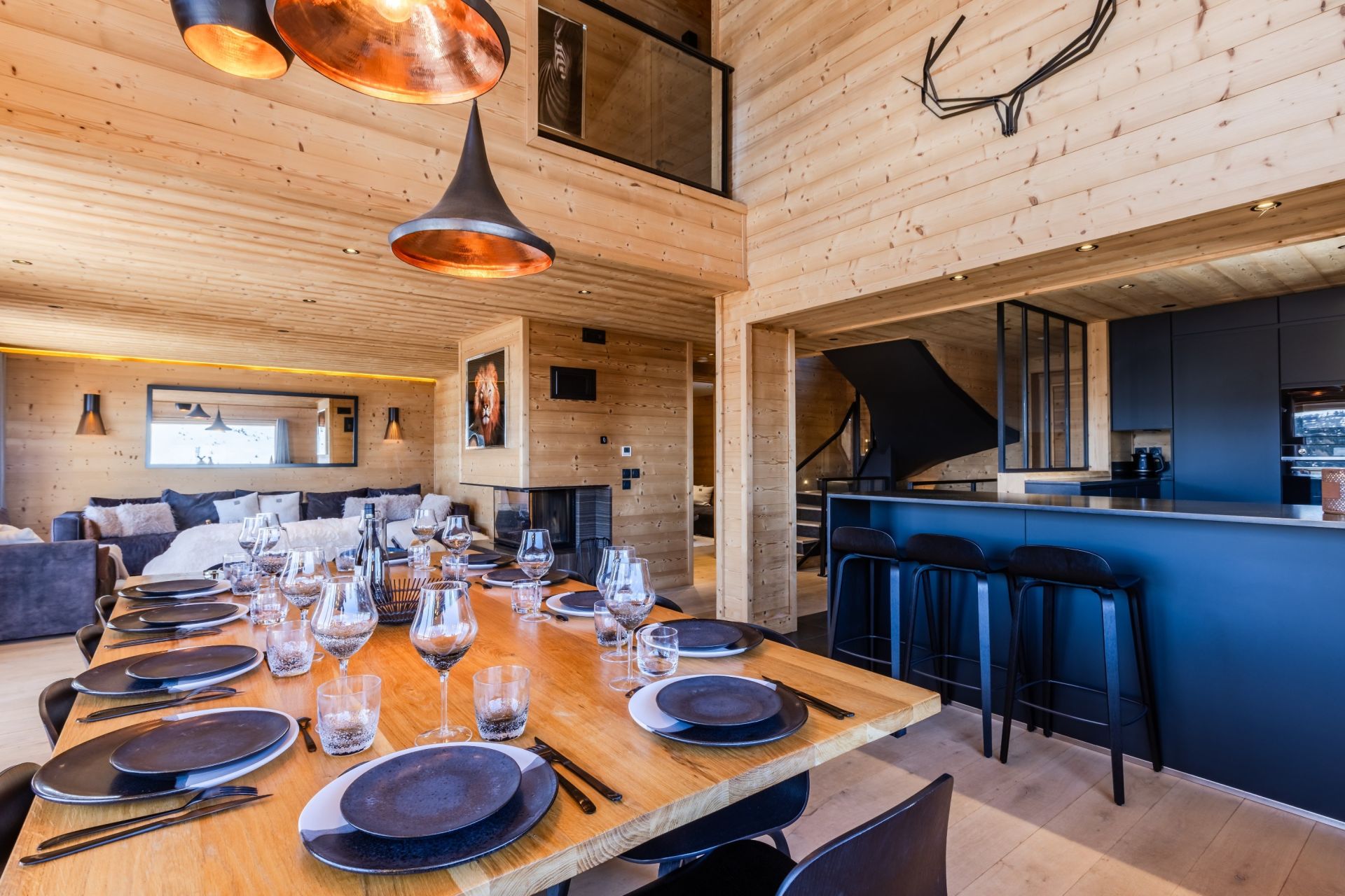 luxury chalet 9 Rooms for sale on L ALPE D HUEZ (38750)