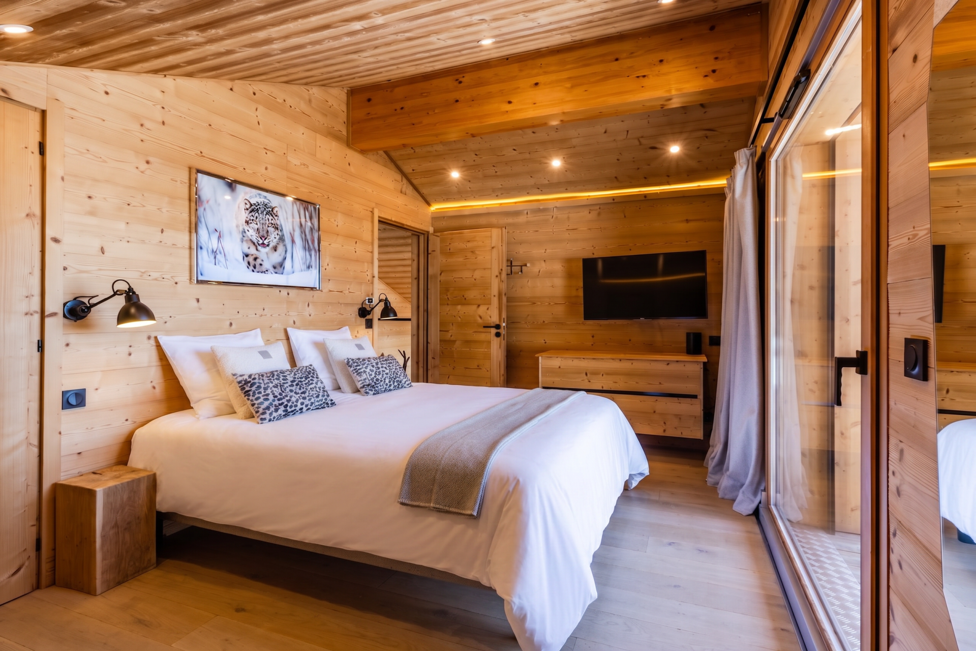 luxury chalet 9 Rooms for sale on L ALPE D HUEZ (38750)