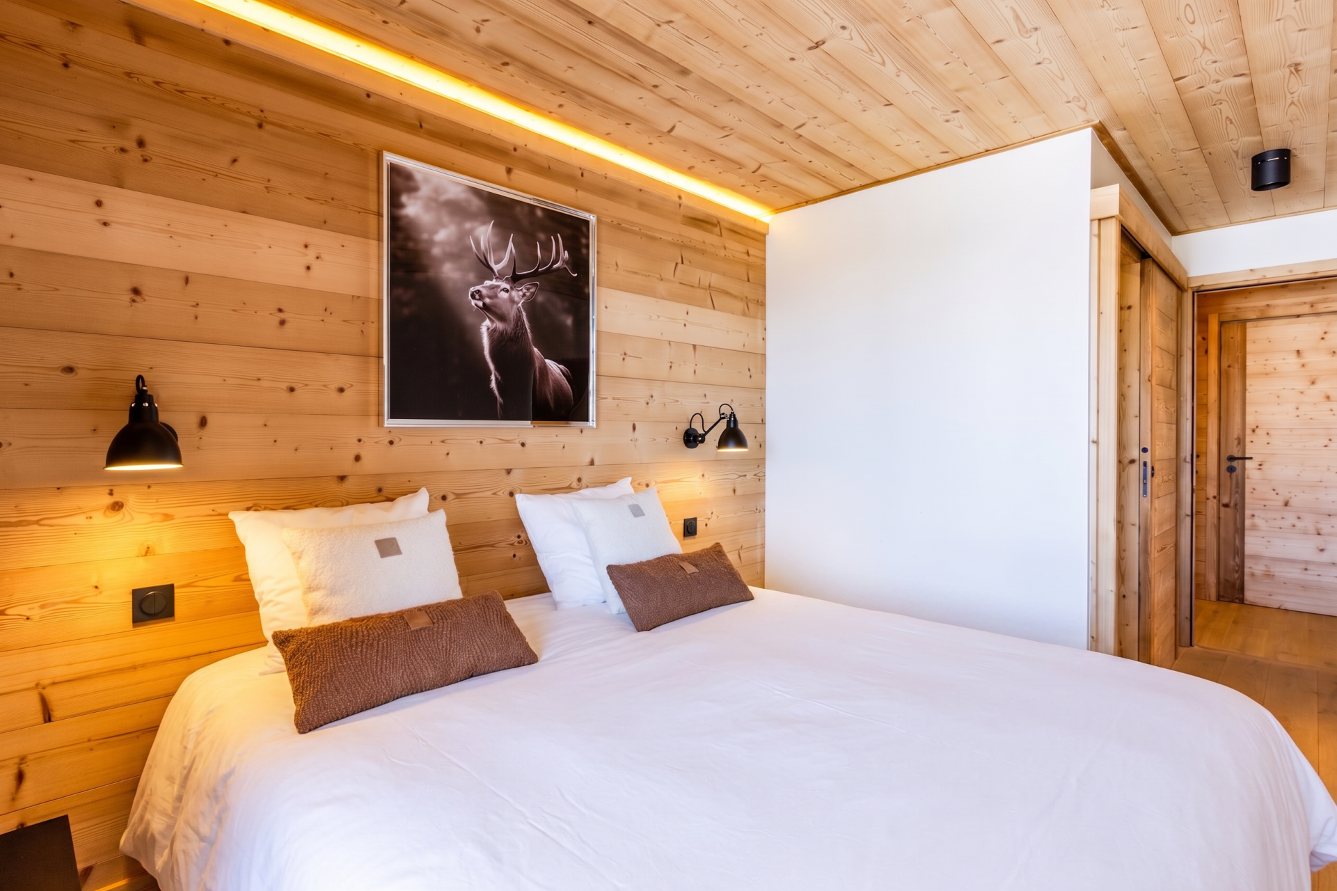 luxury chalet 9 Rooms for sale on L ALPE D HUEZ (38750)