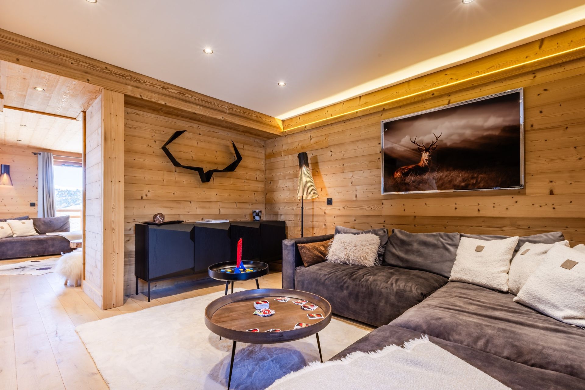 luxury chalet 9 Rooms for sale on L ALPE D HUEZ (38750)