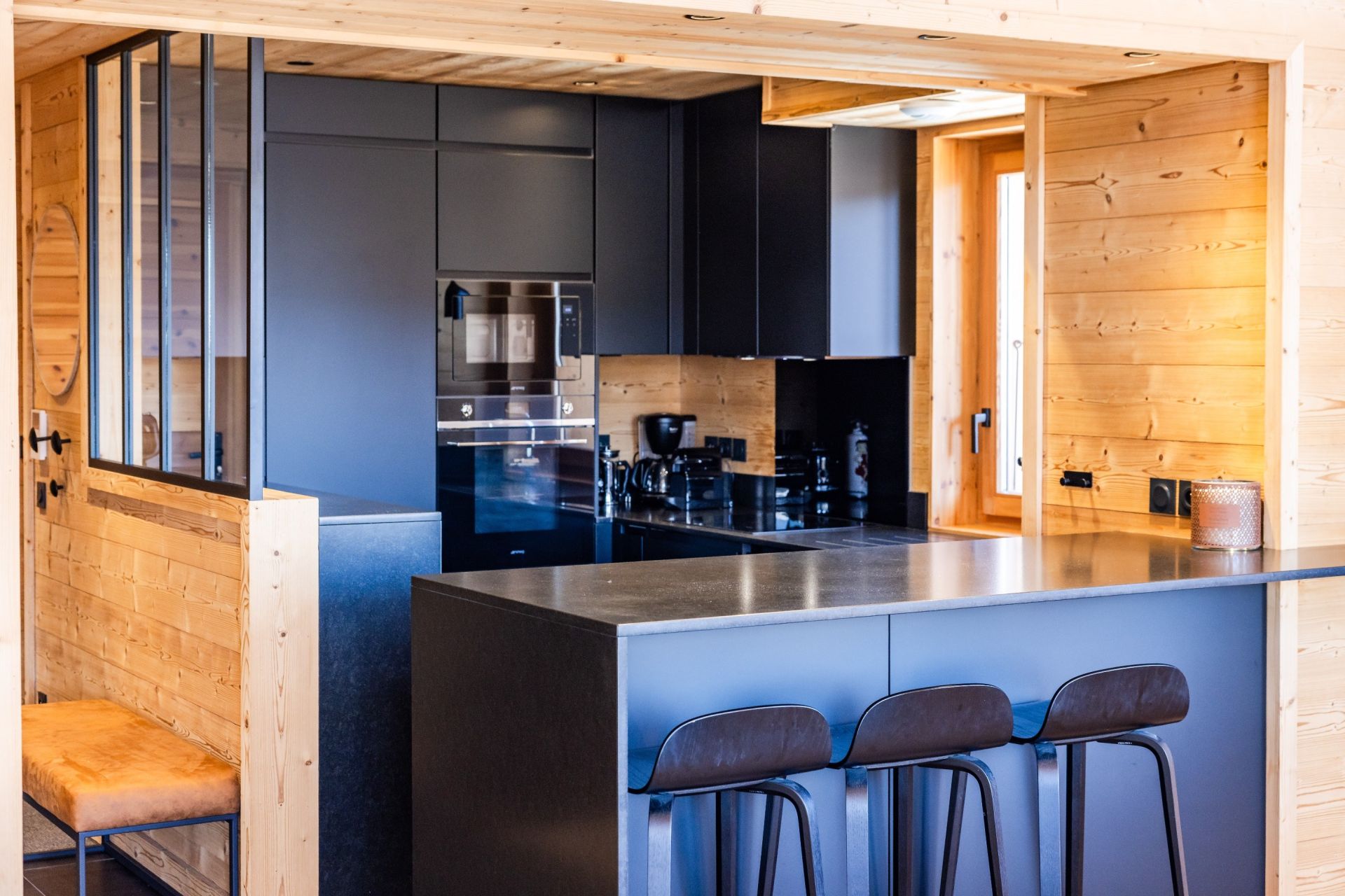 luxury chalet 9 Rooms for sale on L ALPE D HUEZ (38750)