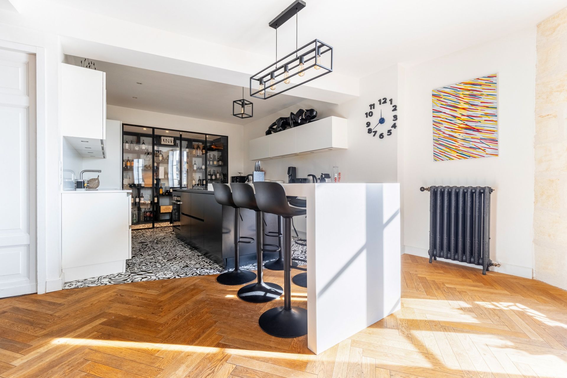 luxury apartment 5 Rooms for sale on BORDEAUX (33000)