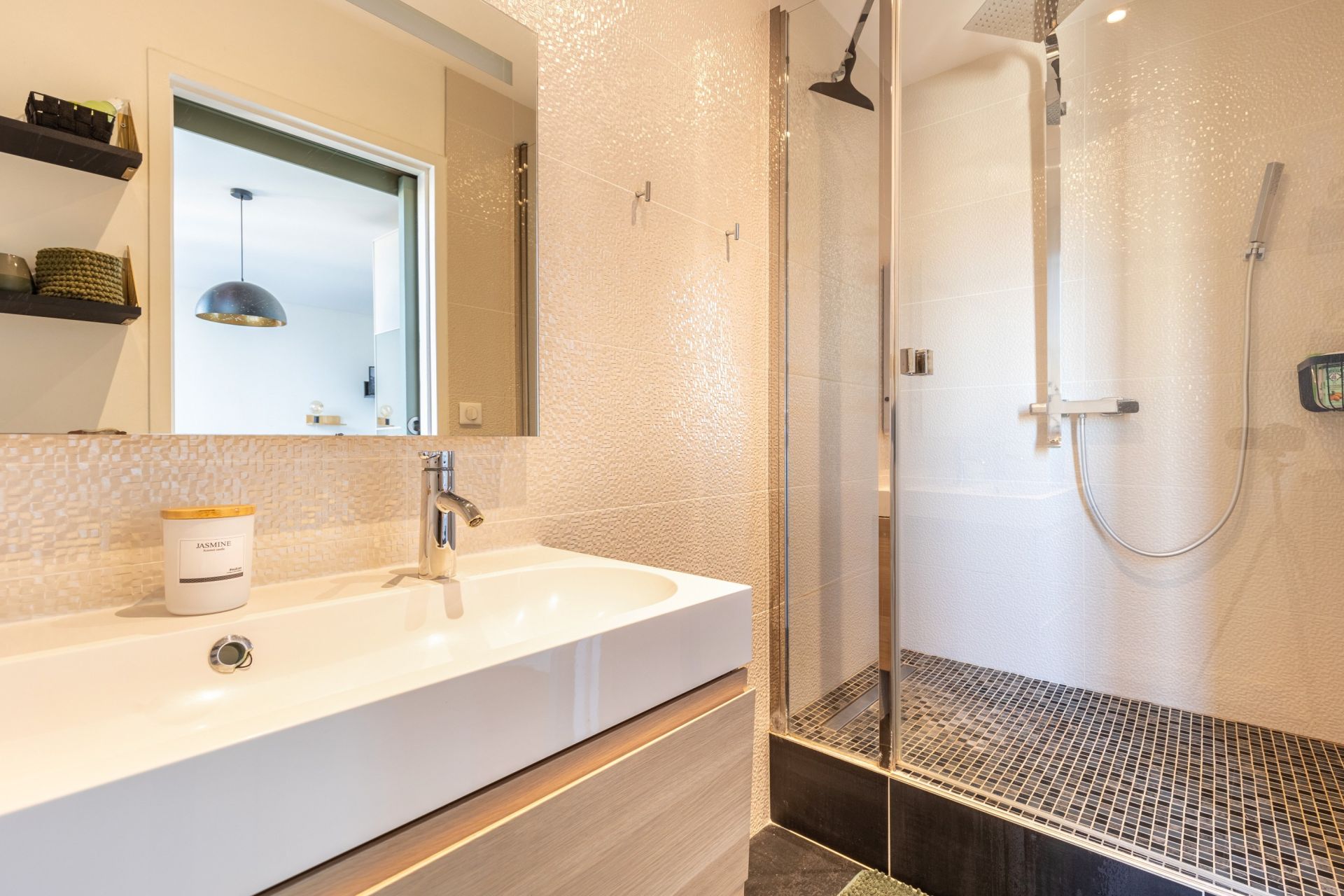 luxury apartment 5 Rooms for sale on BORDEAUX (33000)