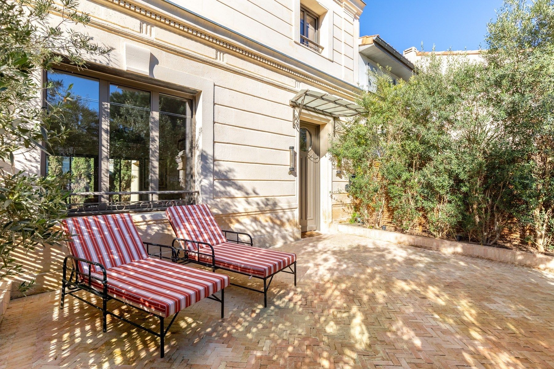 luxury house 4 Rooms for sale on BORDEAUX (33000)