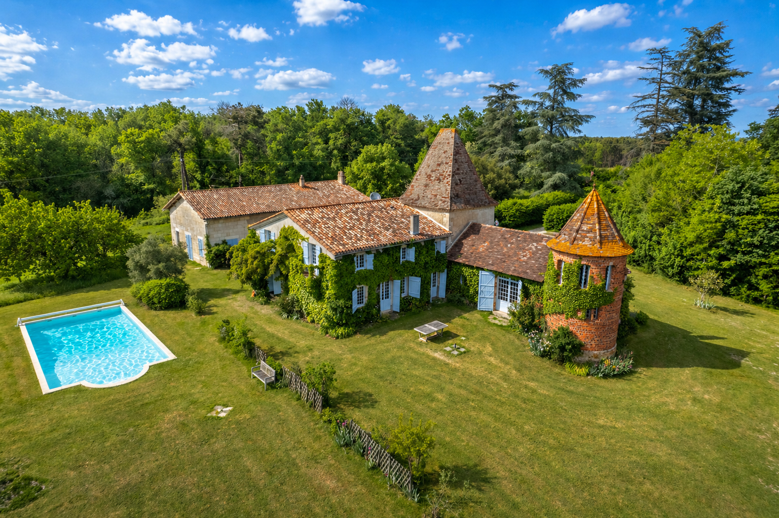 castle 8 Rooms for sale on BORDEAUX (33000)