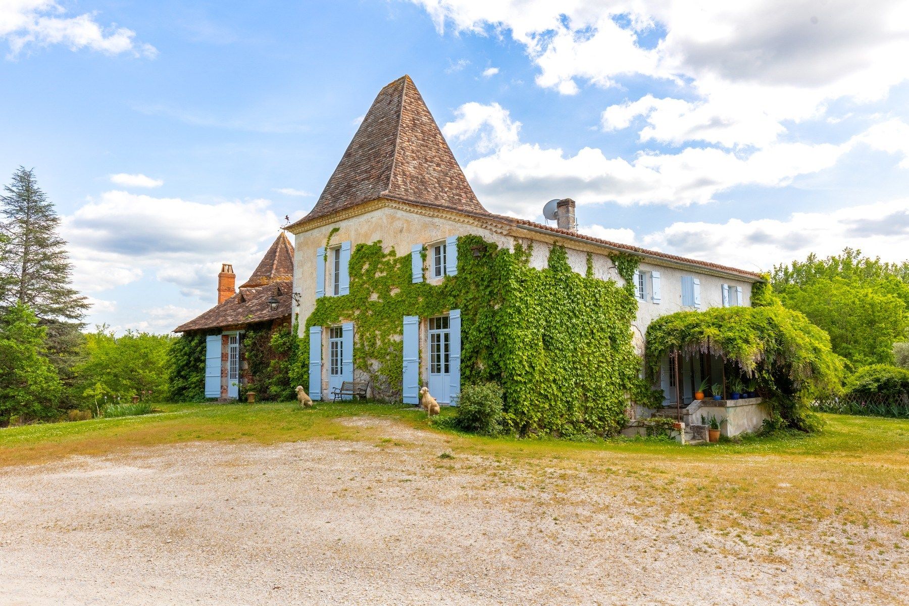 castle 8 Rooms for sale on BORDEAUX (33000)