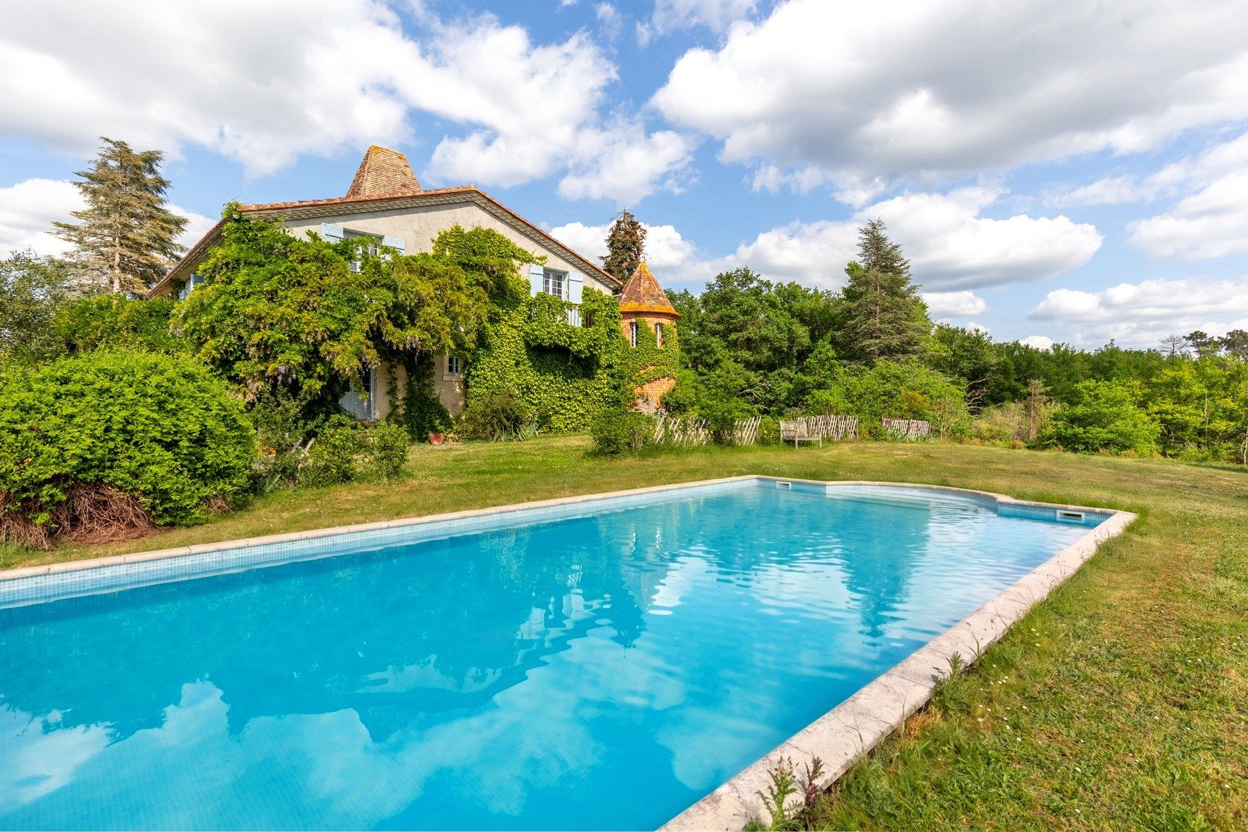 castle 8 Rooms for sale on BORDEAUX (33000)