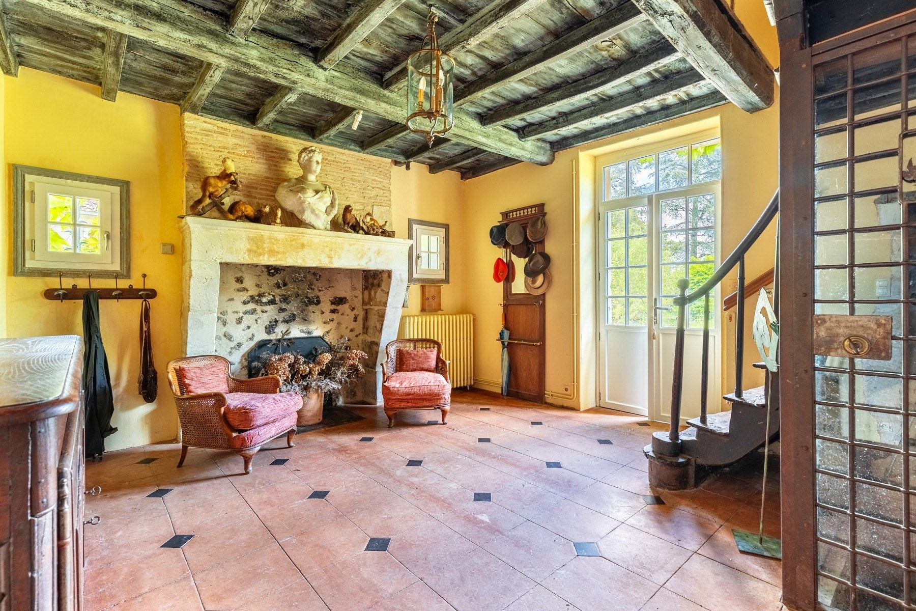 castle 8 Rooms for sale on BORDEAUX (33000)