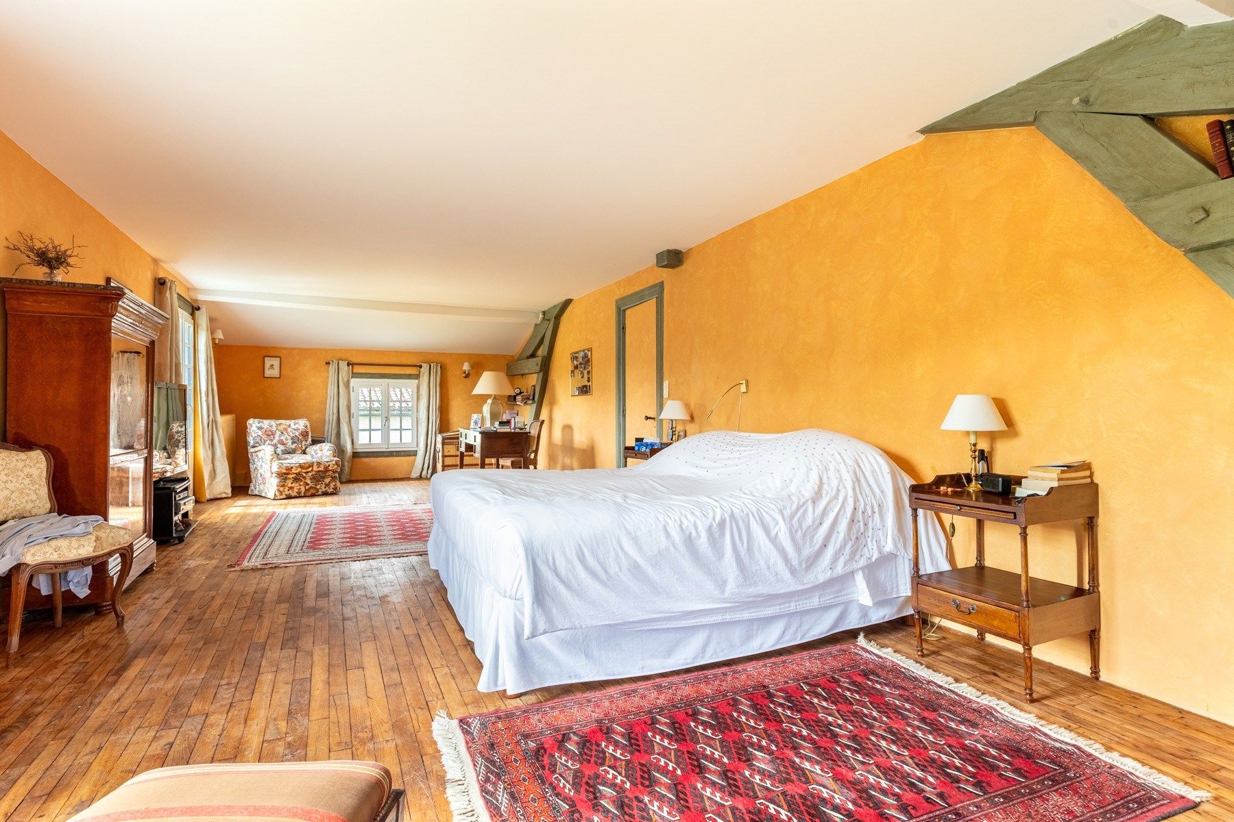castle 8 Rooms for sale on BORDEAUX (33000)