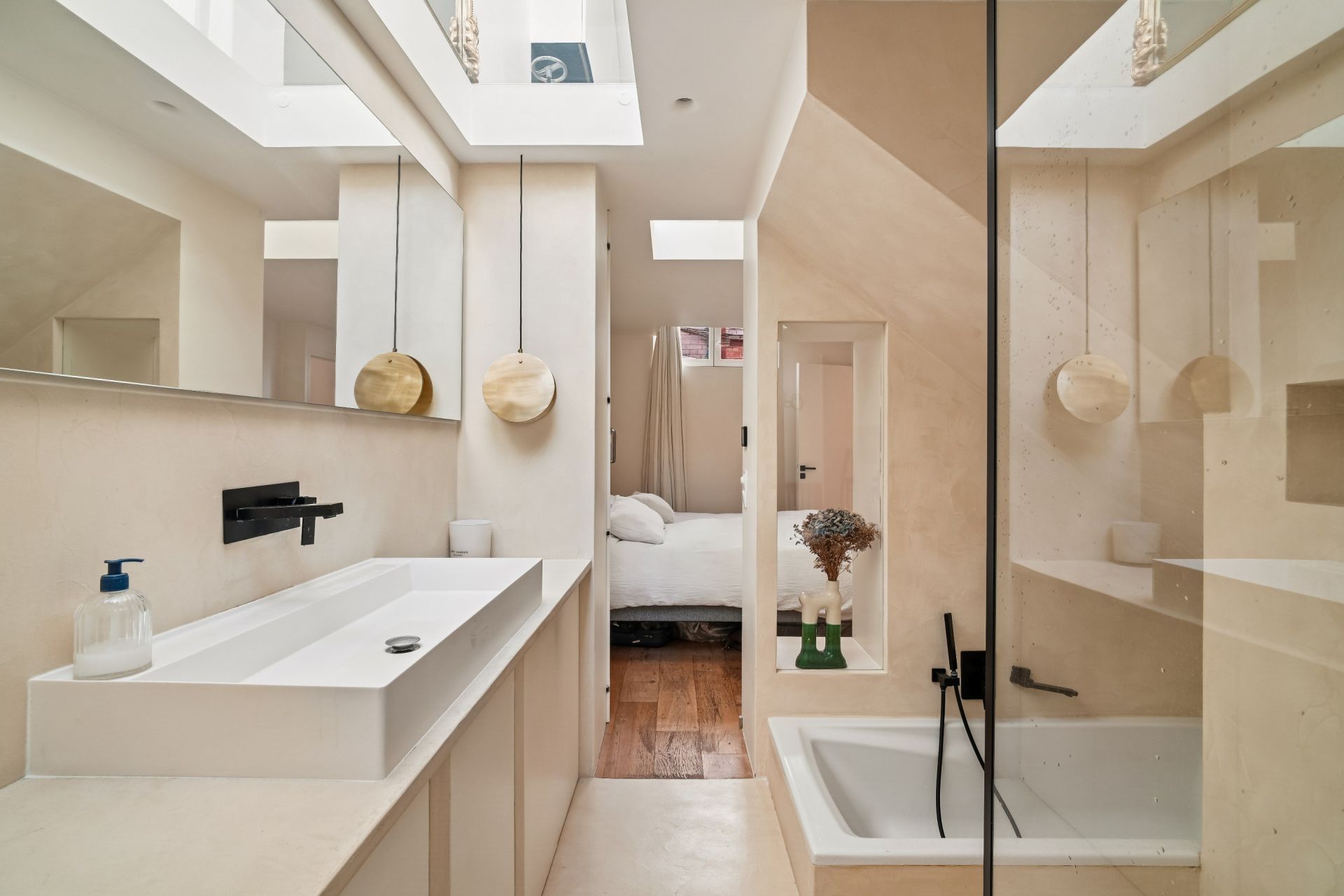 luxury artist studio 3 Rooms for sale on PARIS (75017)