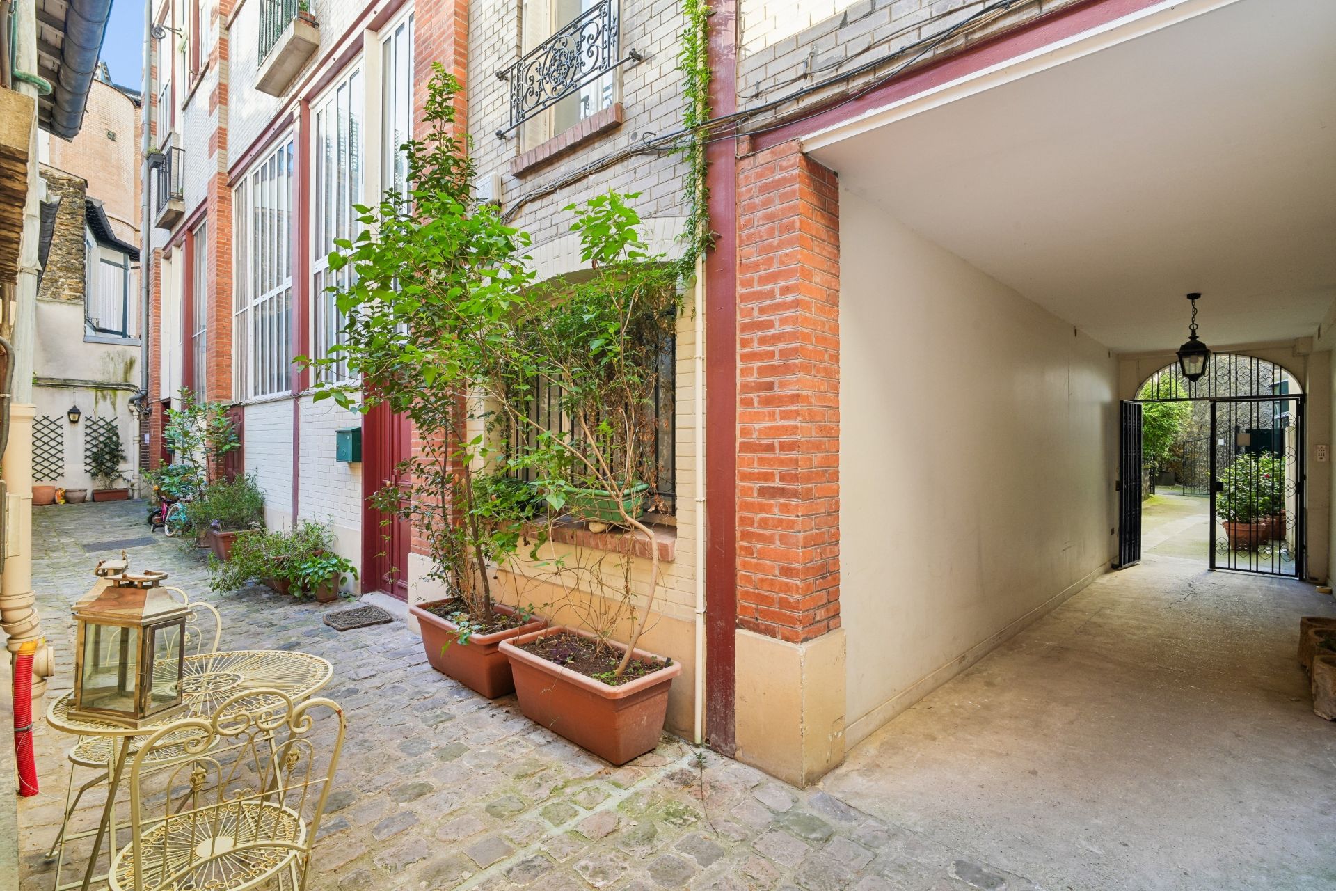 luxury artist studio 3 Rooms for sale on PARIS (75017)
