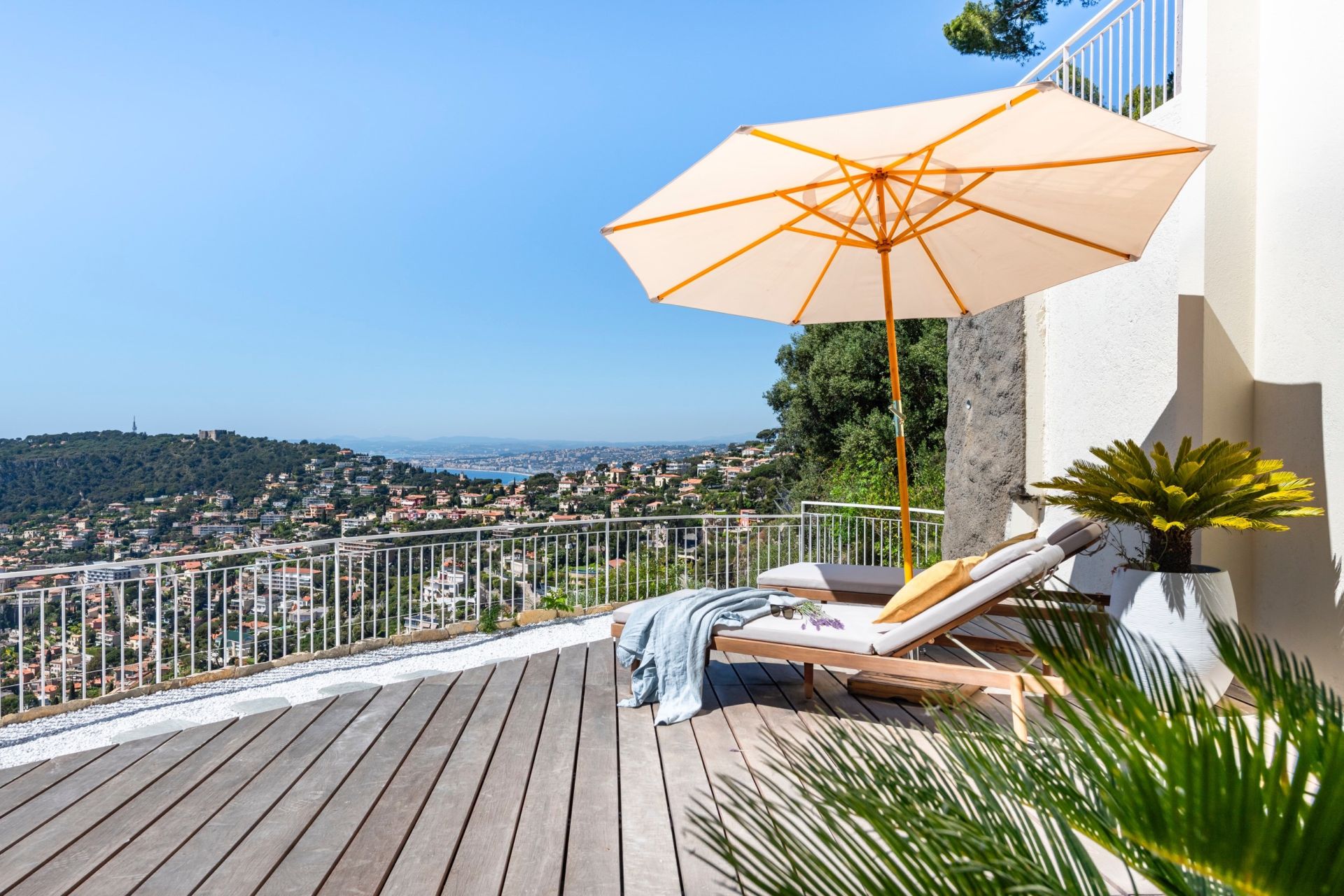 luxury apartment 3 Rooms for sale on VILLEFRANCHE SUR MER (06230)