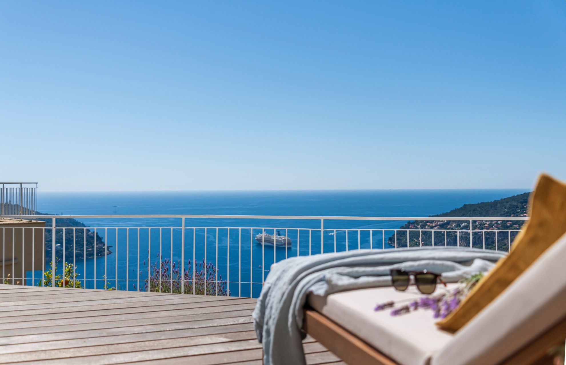 luxury apartment 3 Rooms for sale on VILLEFRANCHE SUR MER (06230)