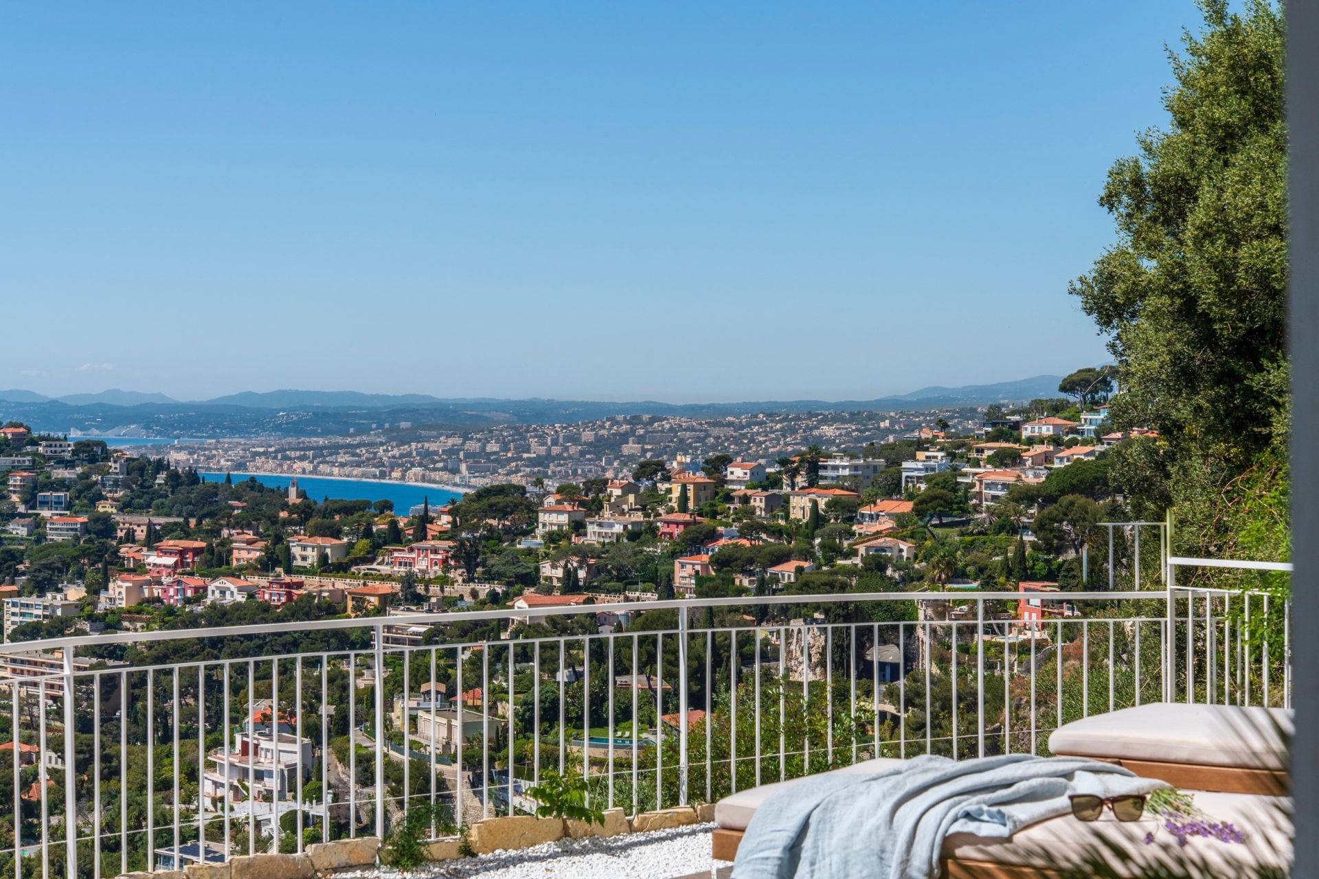luxury apartment 3 Rooms for sale on VILLEFRANCHE SUR MER (06230)