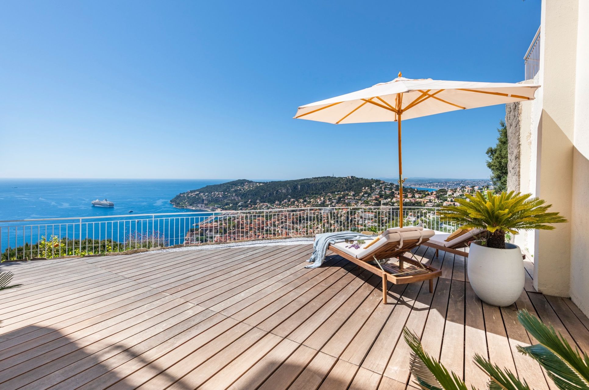 luxury apartment 3 Rooms for sale on VILLEFRANCHE SUR MER (06230)