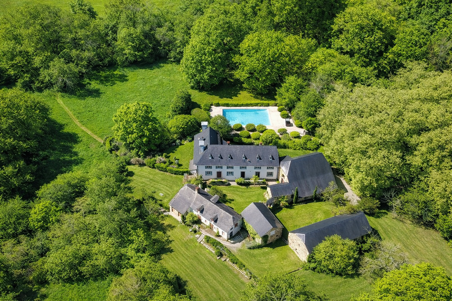 luxury house 8 Rooms for sale on ST FAUST (64110)