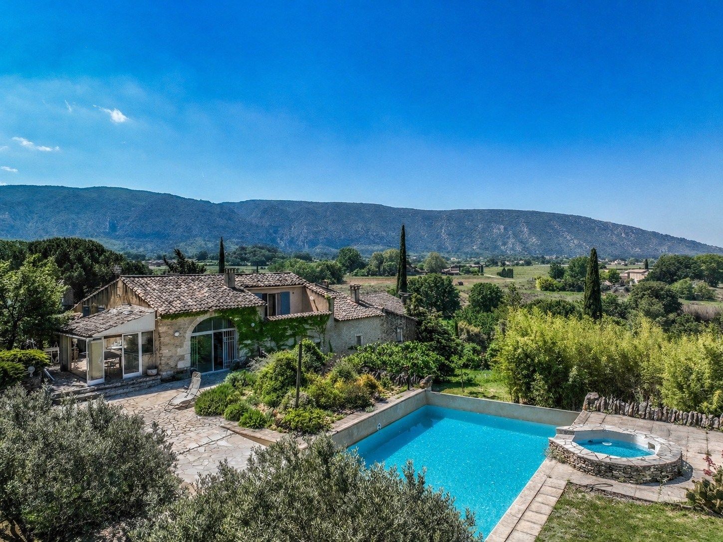 maison de luxe 10 Pièces en vente sur OPPEDE (84580)