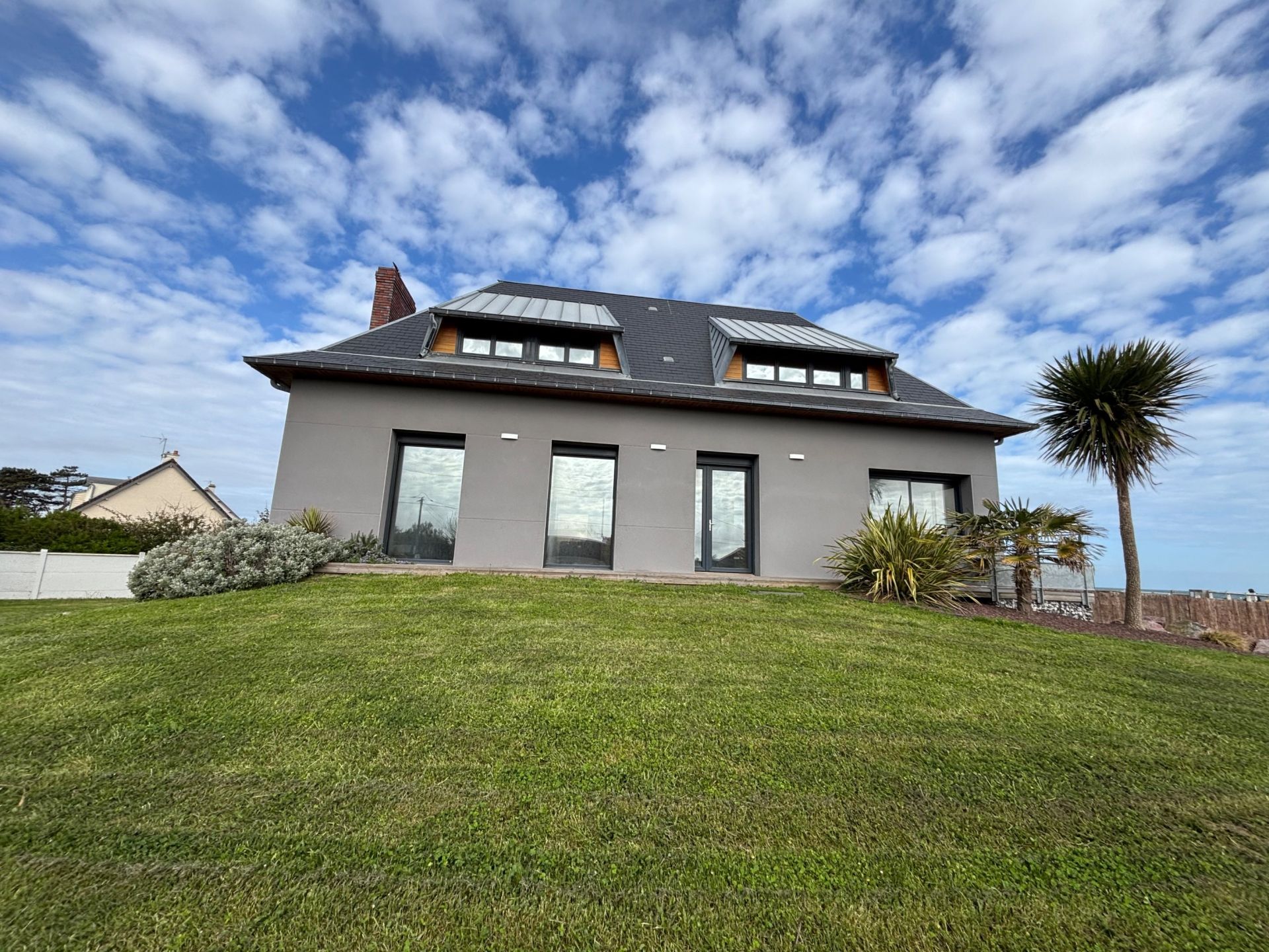 luxury house 8 Rooms for sale on ASNELLES (14960)