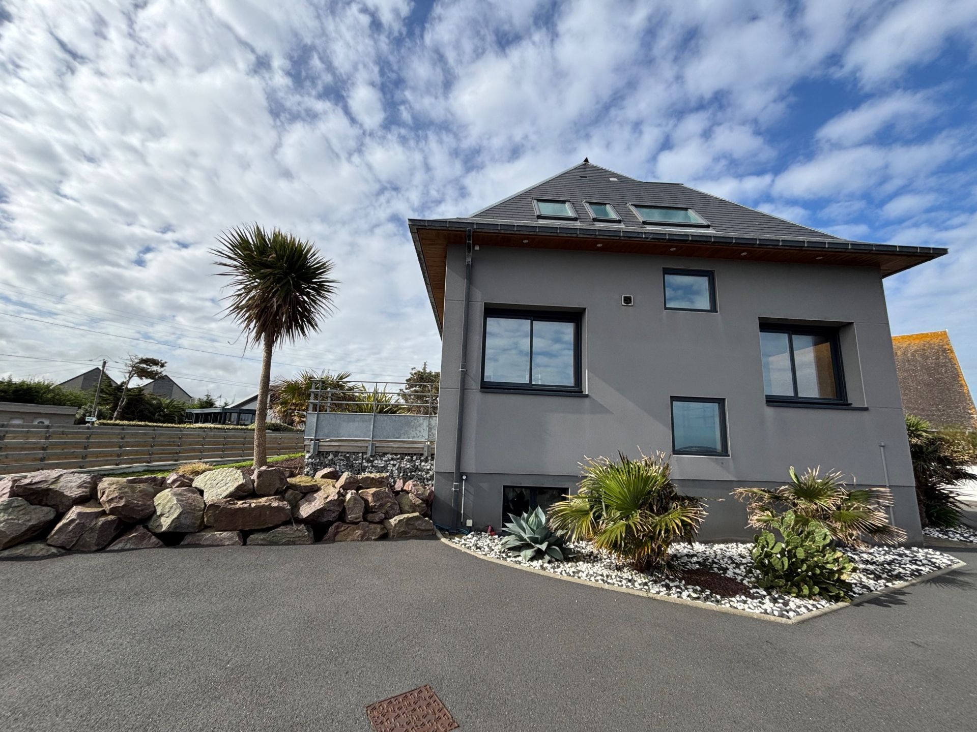 luxury house 8 Rooms for sale on ASNELLES (14960)