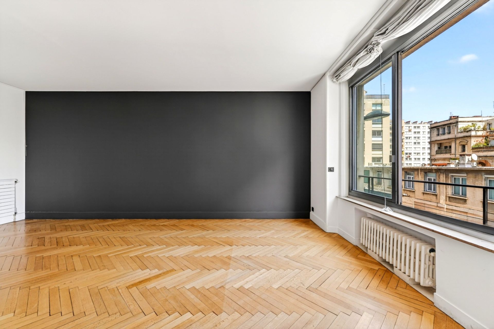 luxury apartment 6 Rooms for sale on MARSEILLE (13008)