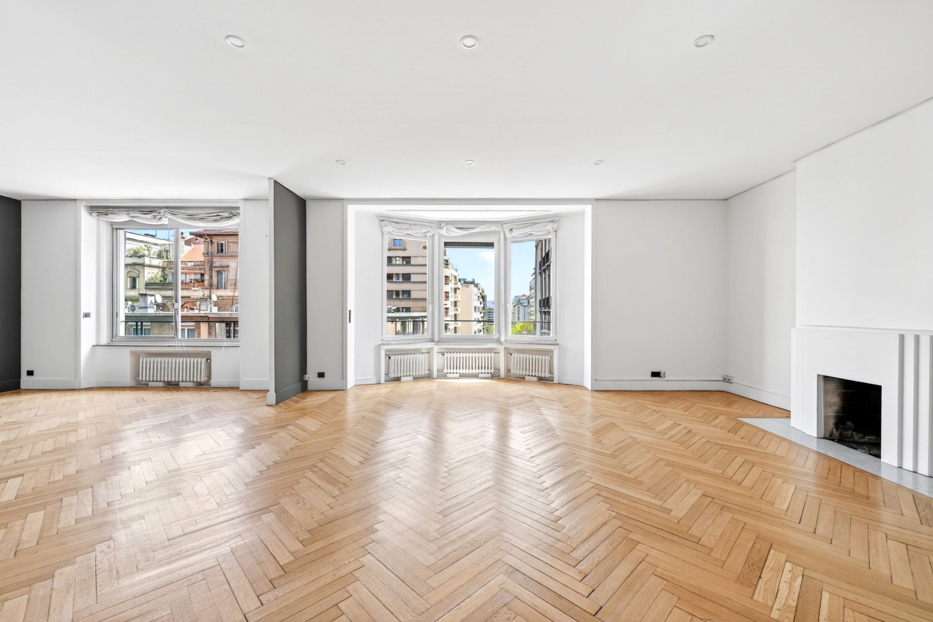 luxury apartment 6 Rooms for sale on MARSEILLE (13008)