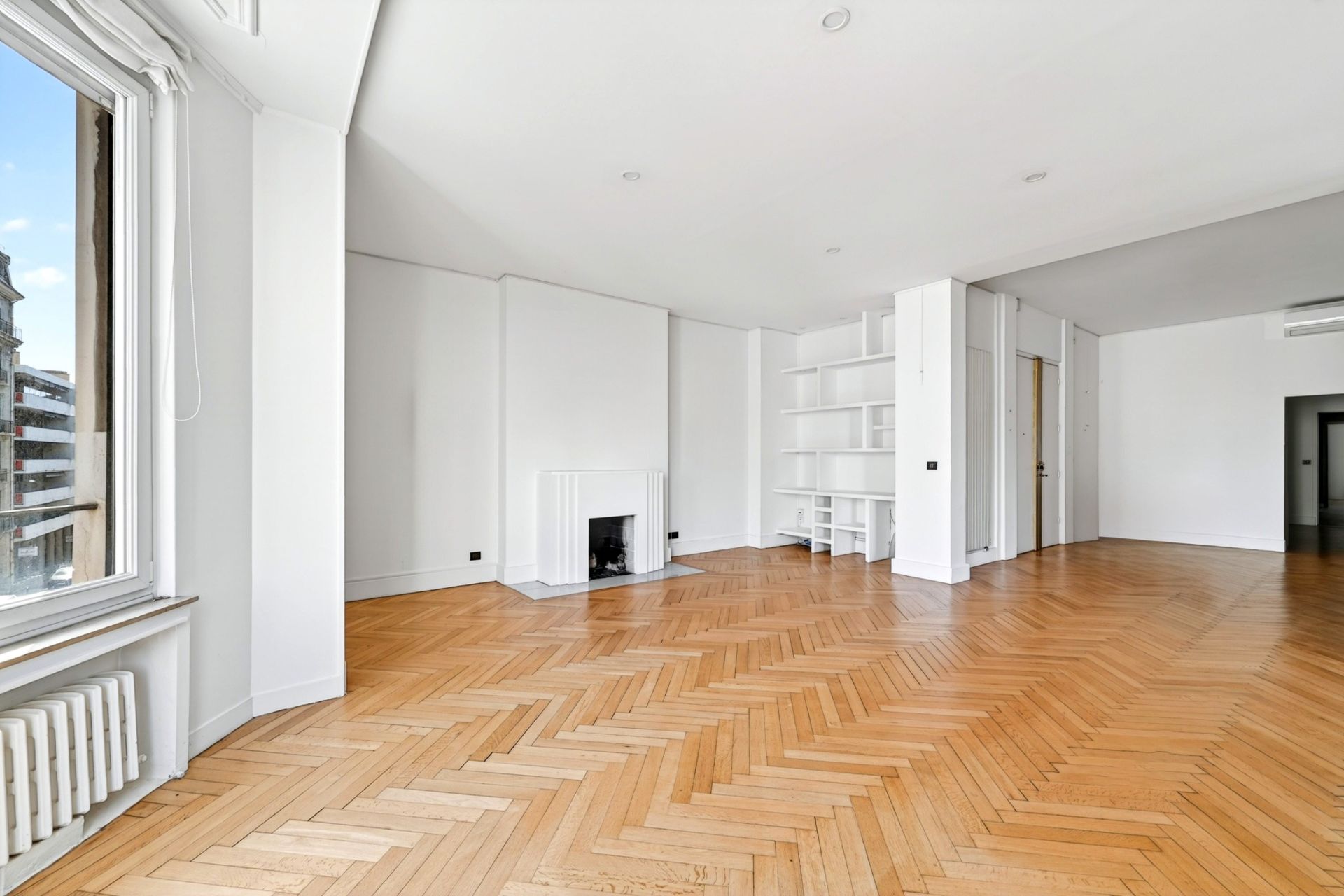 luxury apartment 6 Rooms for sale on MARSEILLE (13008)